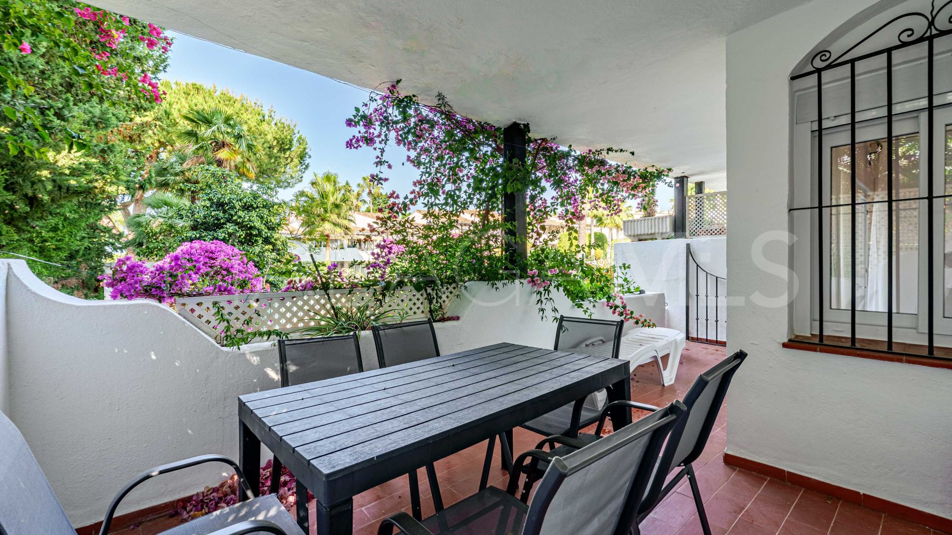 For sale ground floor apartment with 3 bedrooms in Sierra Blanca