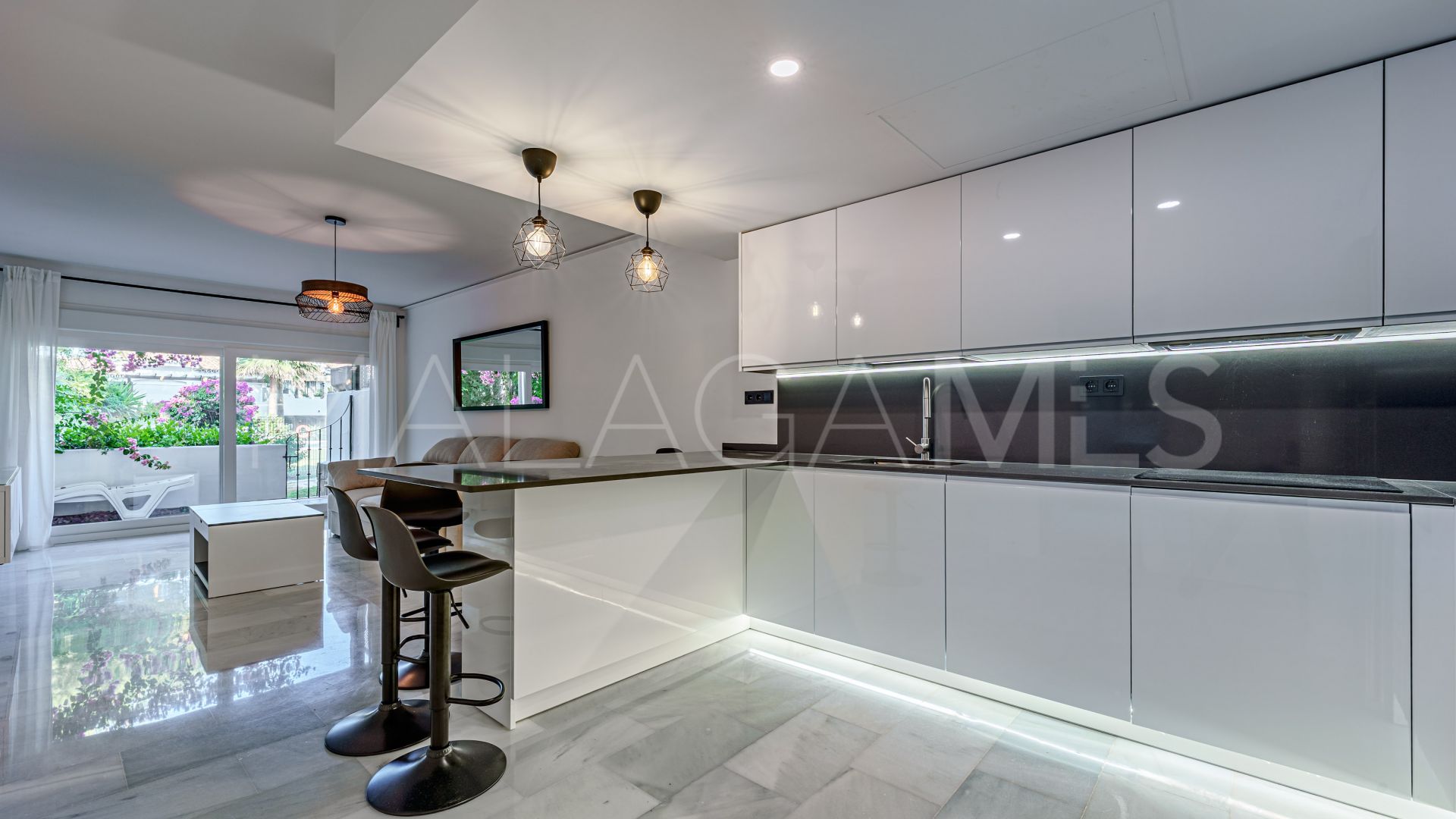 For sale ground floor apartment with 3 bedrooms in Sierra Blanca