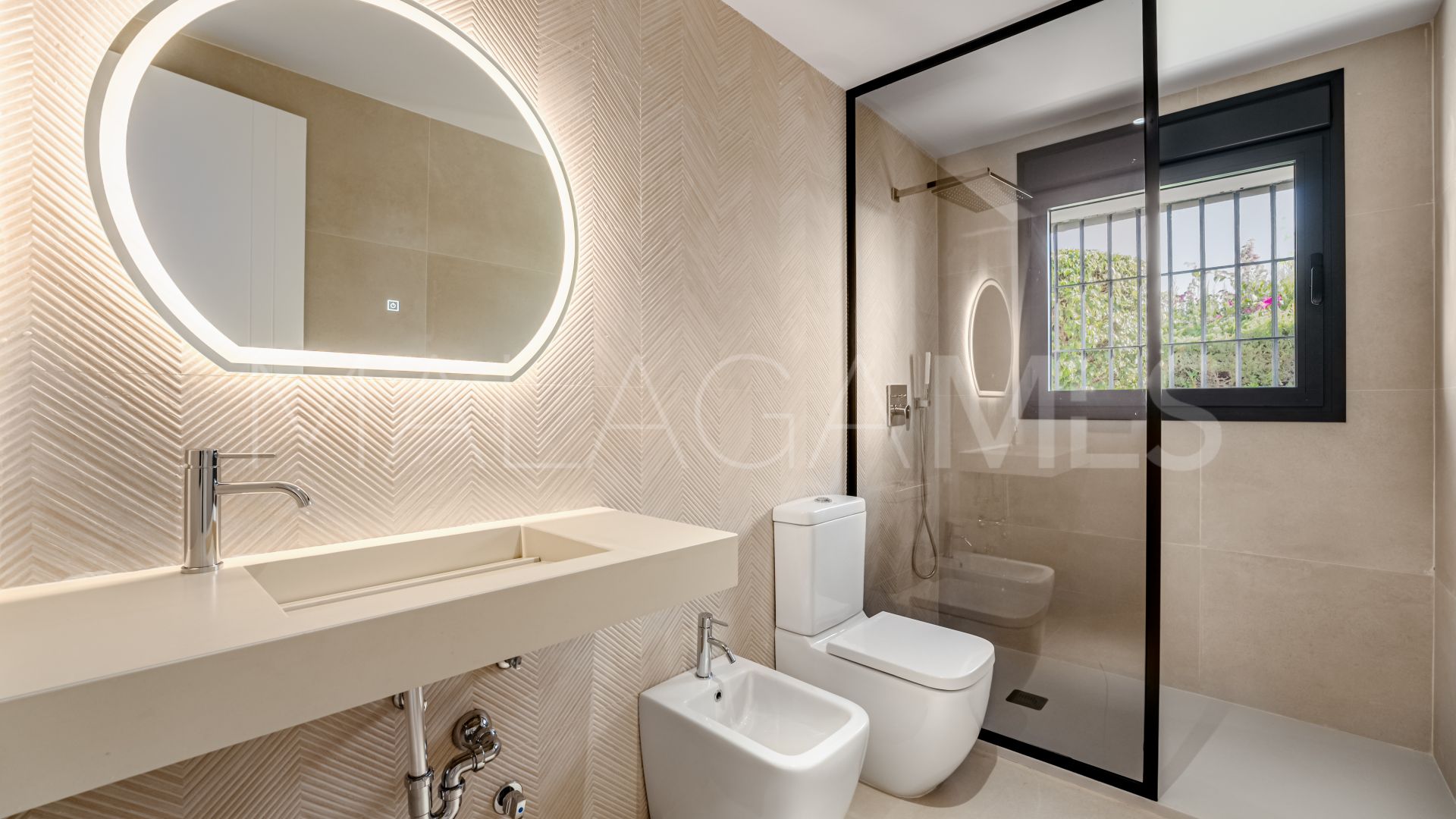 For sale villa in El Chaparral