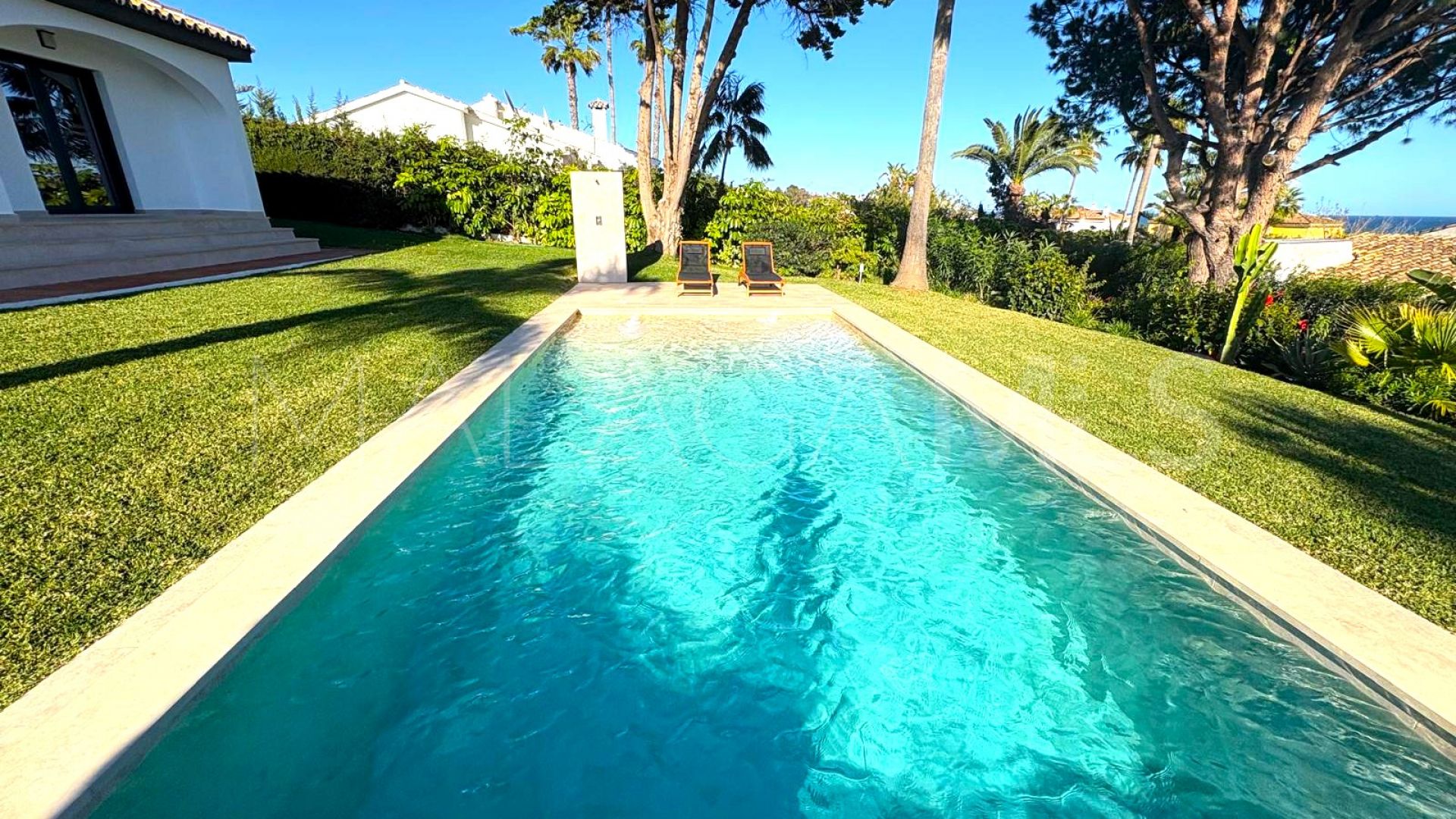For sale villa in El Chaparral