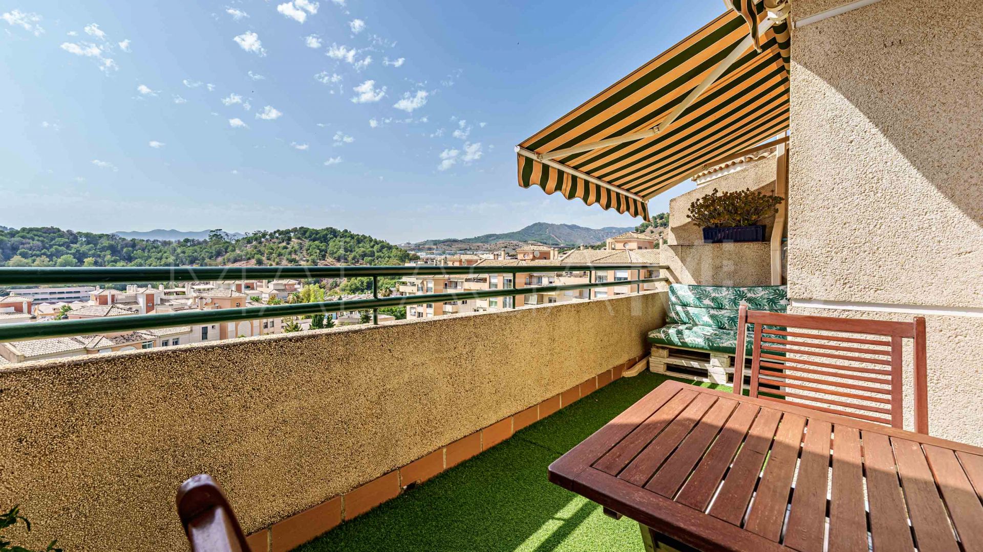For sale 3 bedrooms penthouse in Malaga - Este