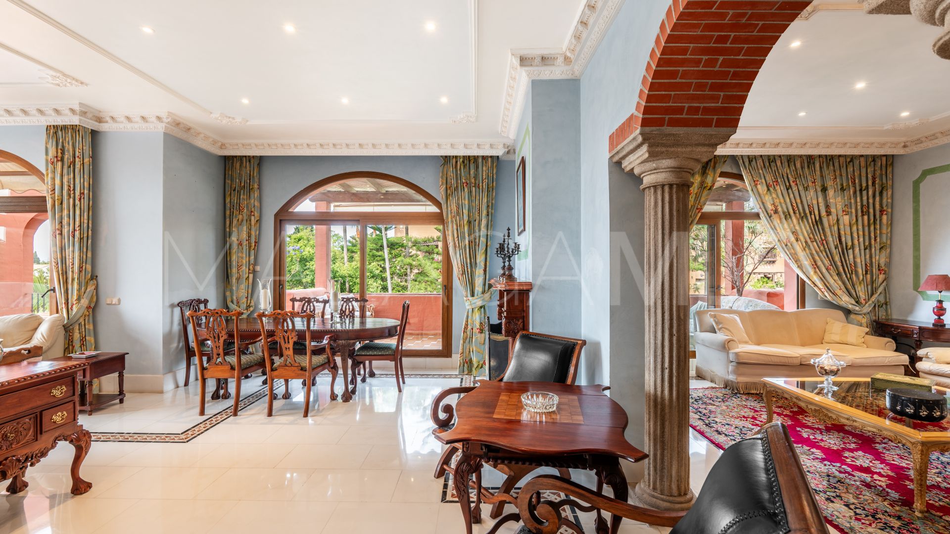 Duplex penthouse for sale in Alhambra del Golf