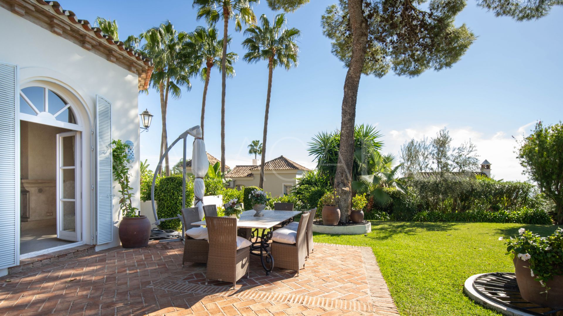 For sale Altos Reales villa