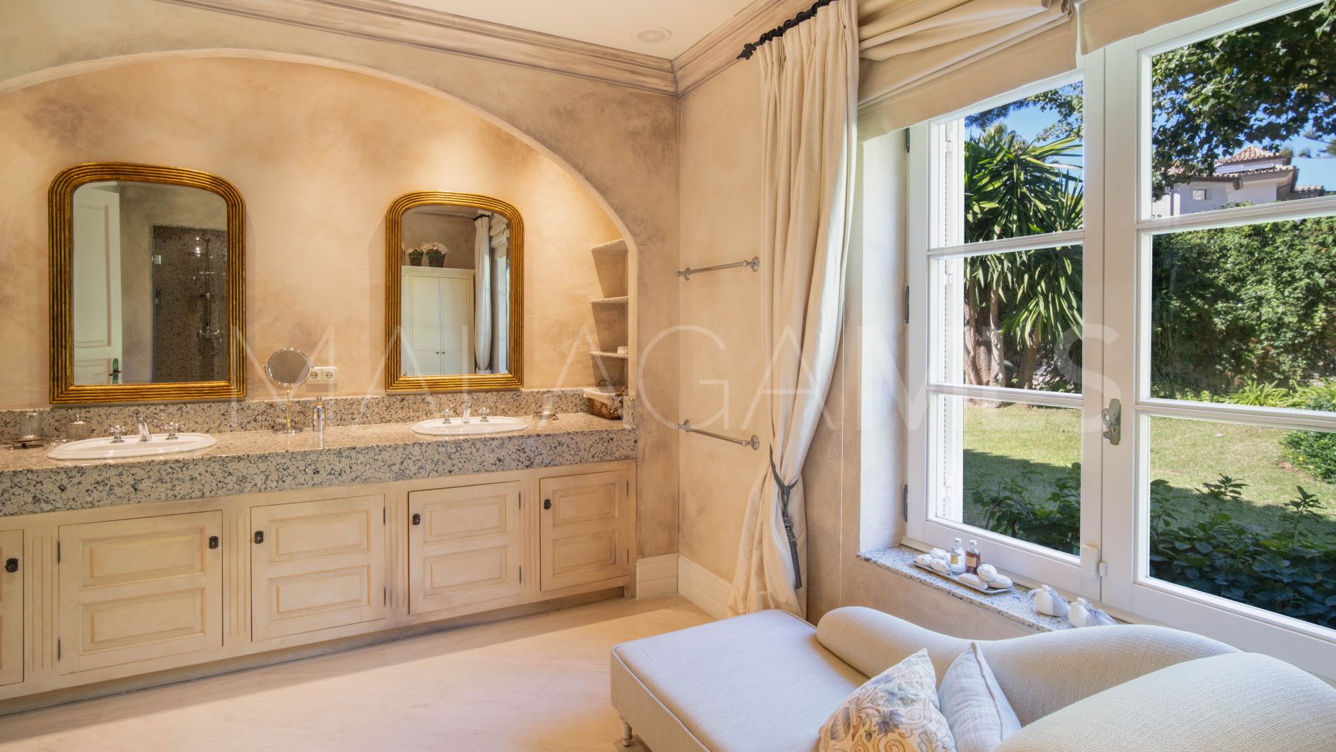 For sale Altos Reales villa