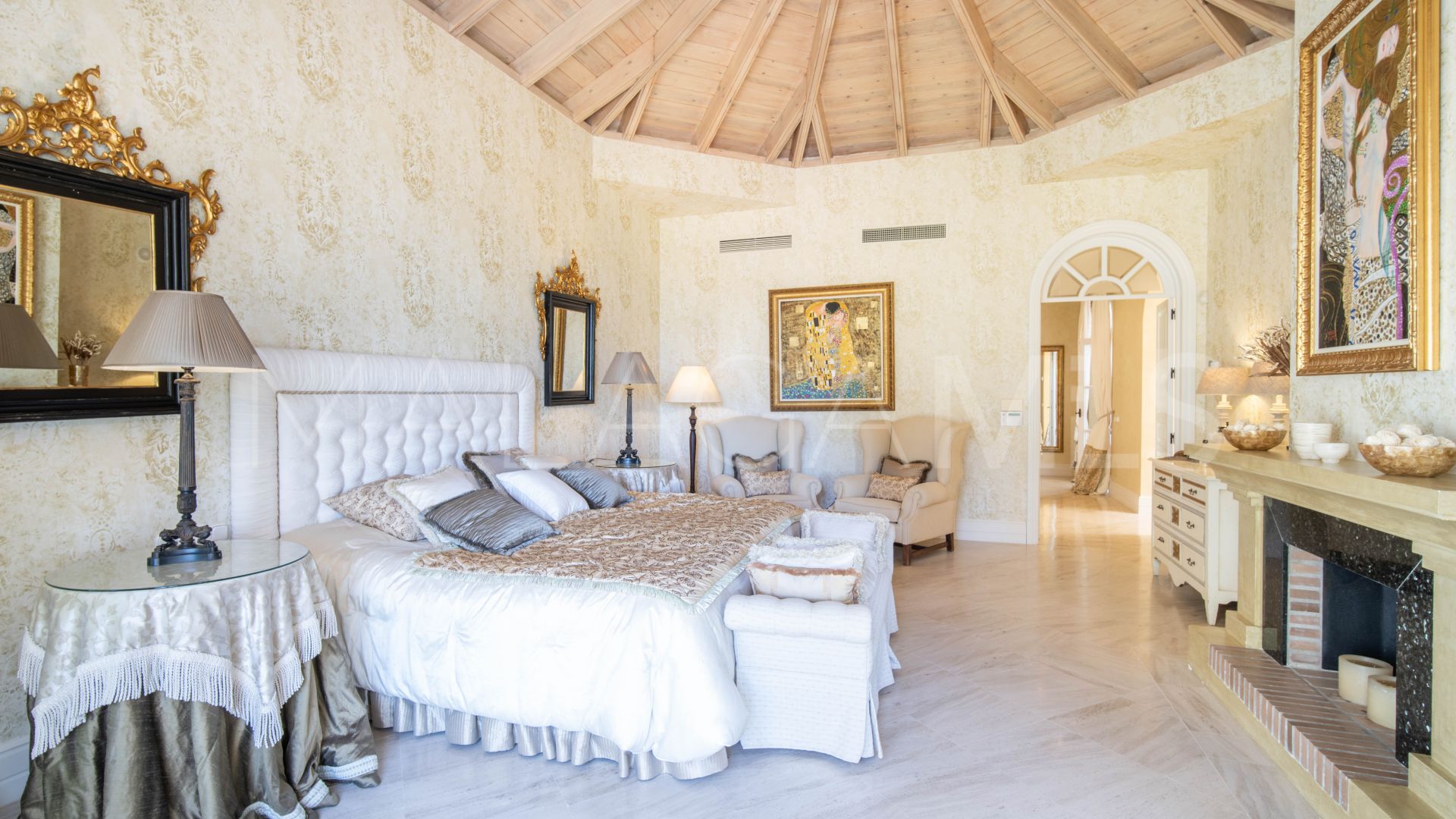 For sale Altos Reales villa