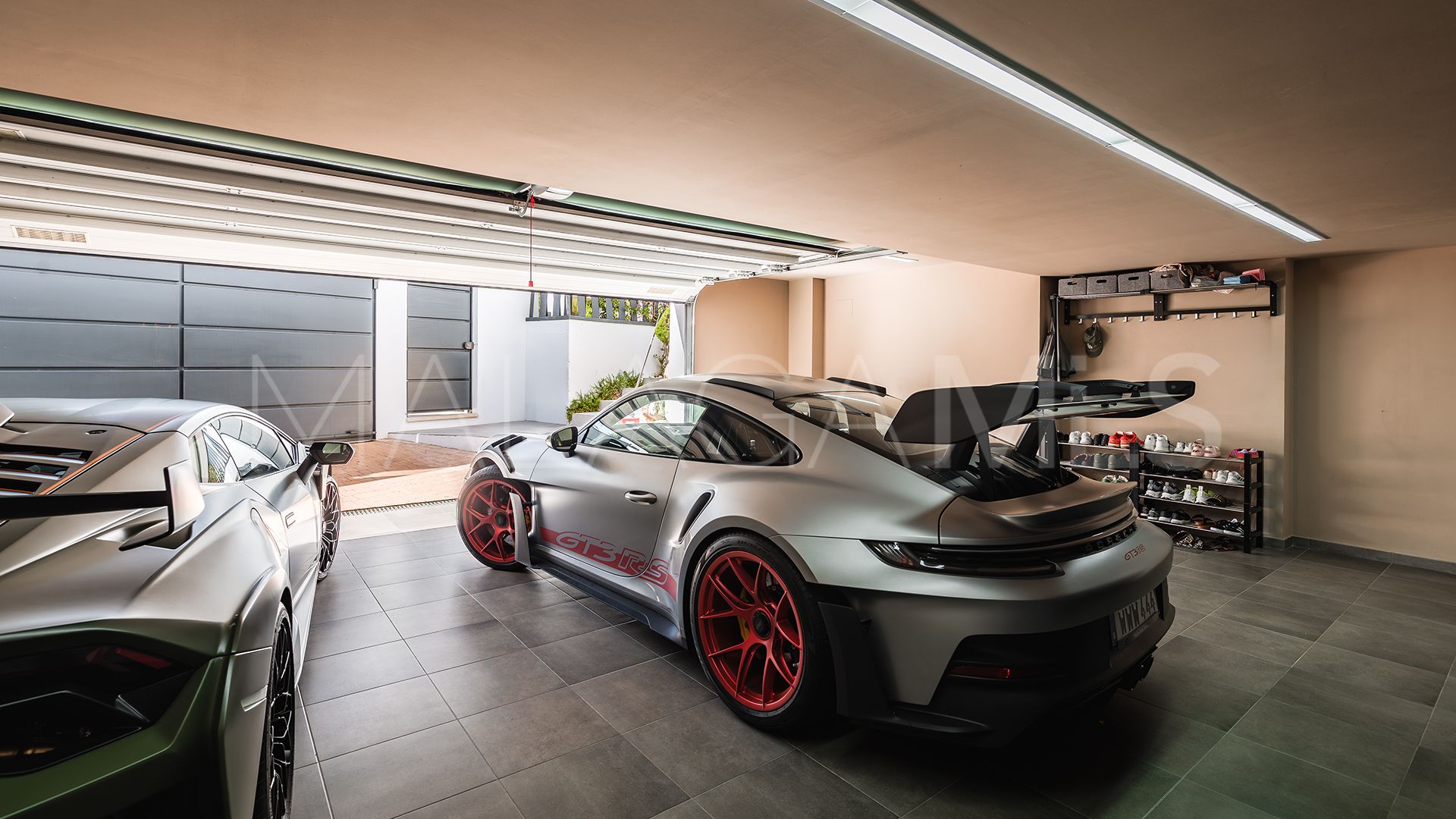 For sale Los Olivos villa with 7 bedrooms