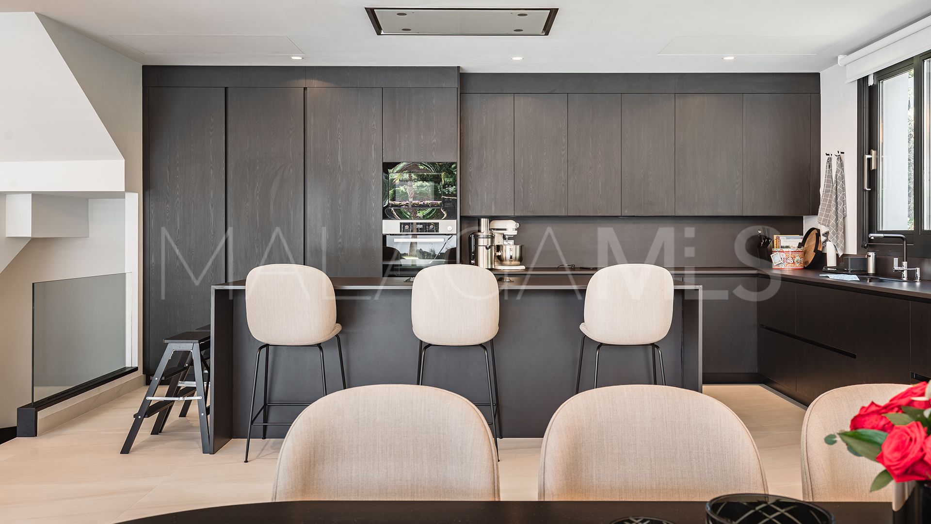 For sale Los Olivos villa with 7 bedrooms