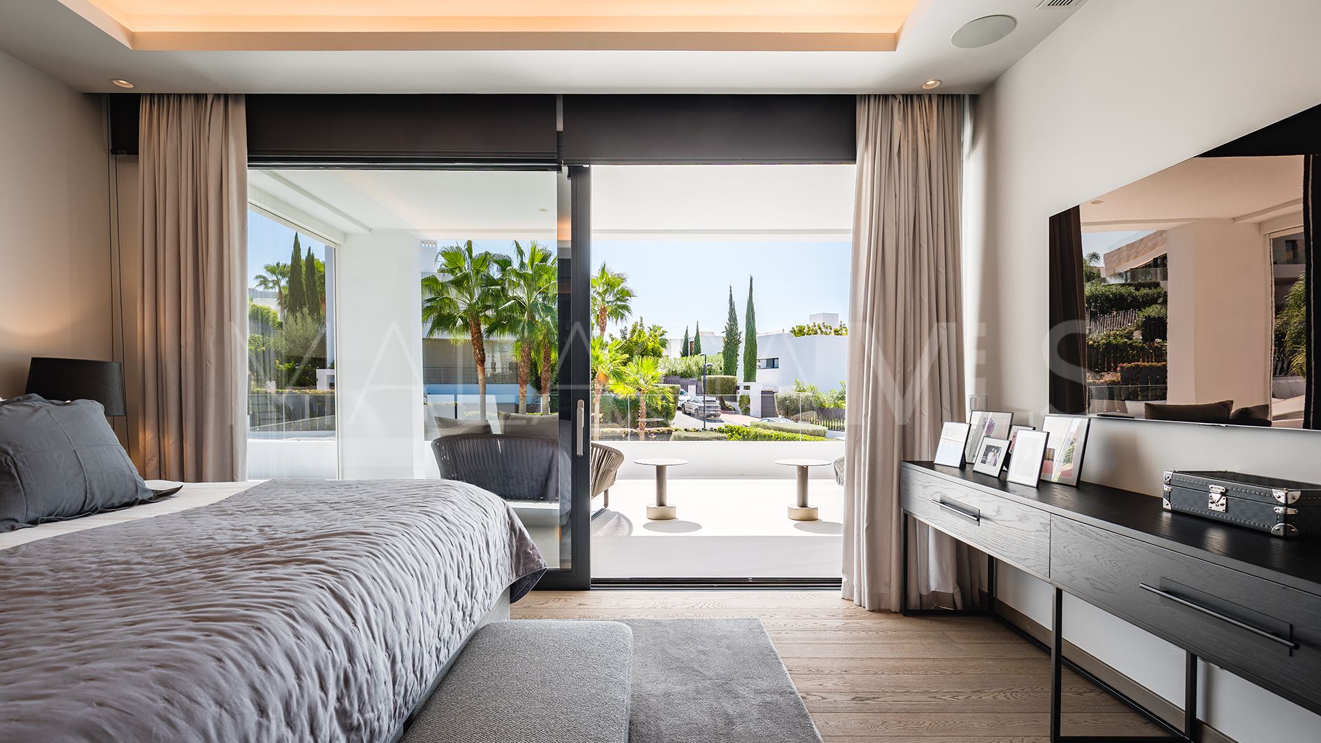 For sale Los Olivos villa with 7 bedrooms