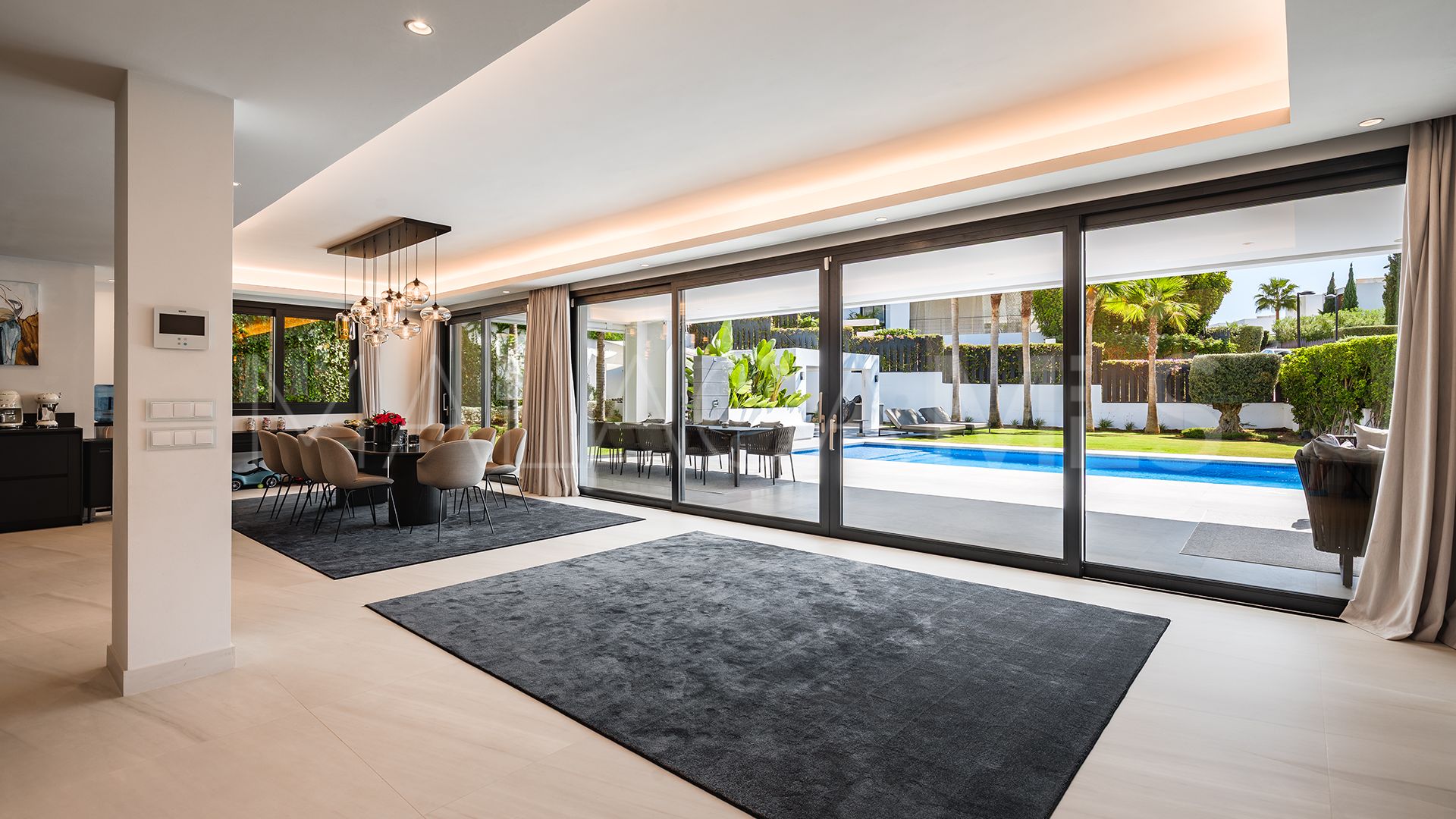 For sale Los Olivos villa with 7 bedrooms