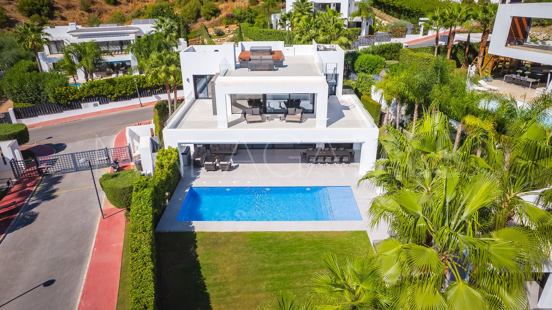 For sale Los Olivos villa with 7 bedrooms