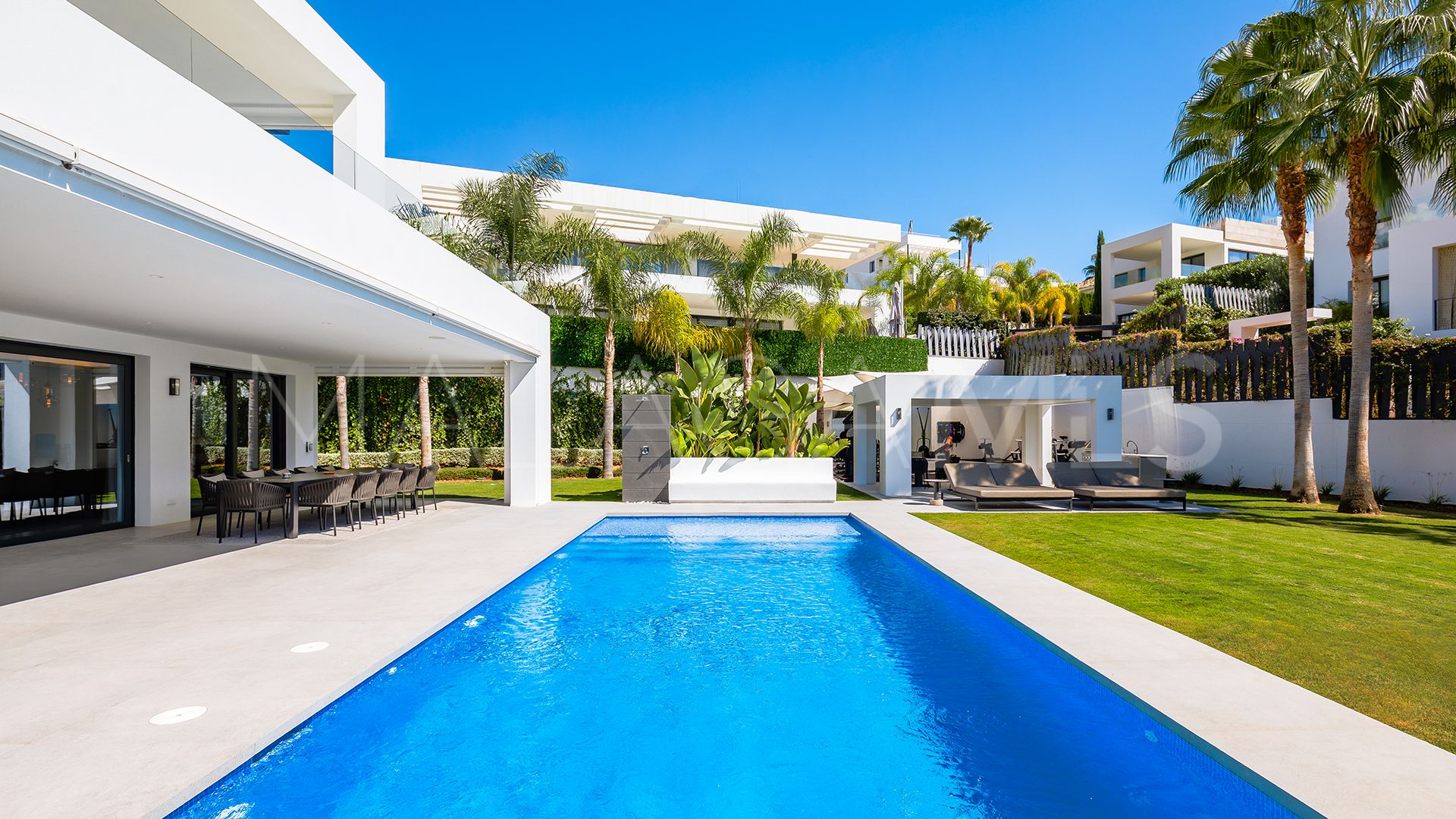 For sale Los Olivos villa with 7 bedrooms