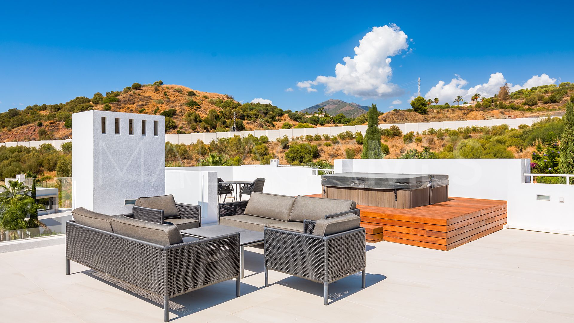 For sale Los Olivos villa with 7 bedrooms