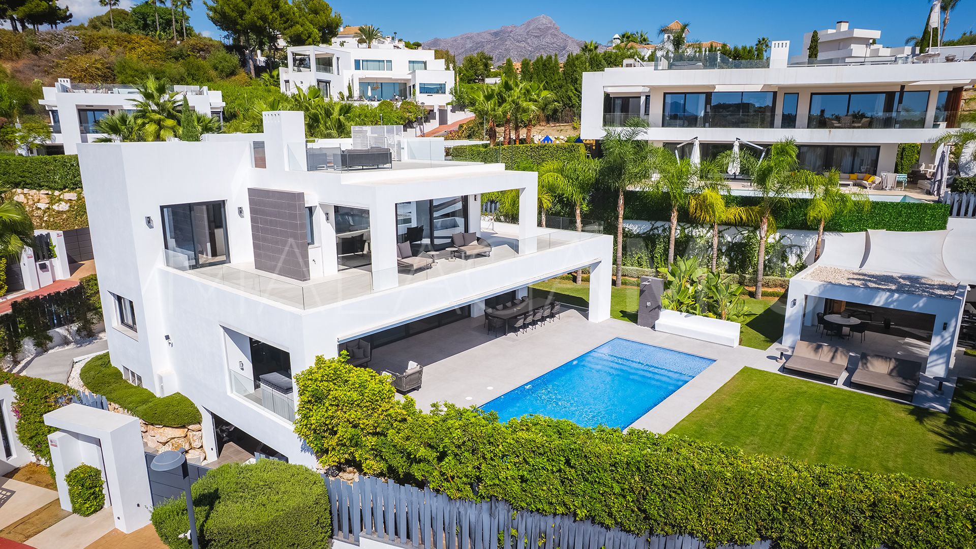 For sale Los Olivos villa with 7 bedrooms