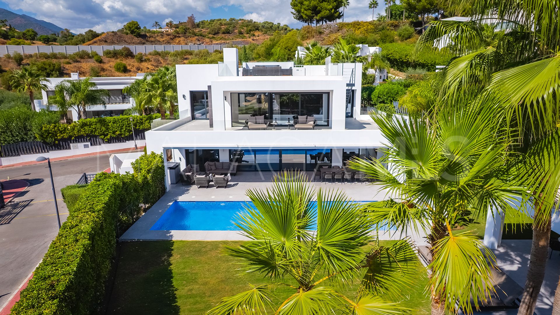 For sale Los Olivos villa with 7 bedrooms