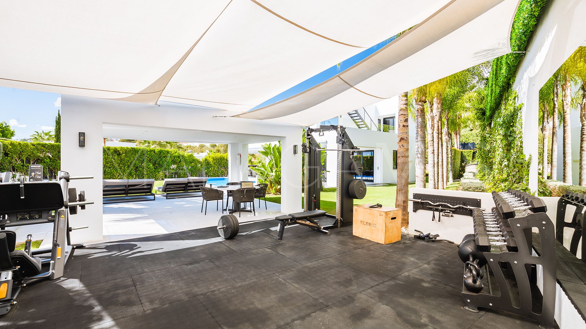 For sale Los Olivos villa with 7 bedrooms