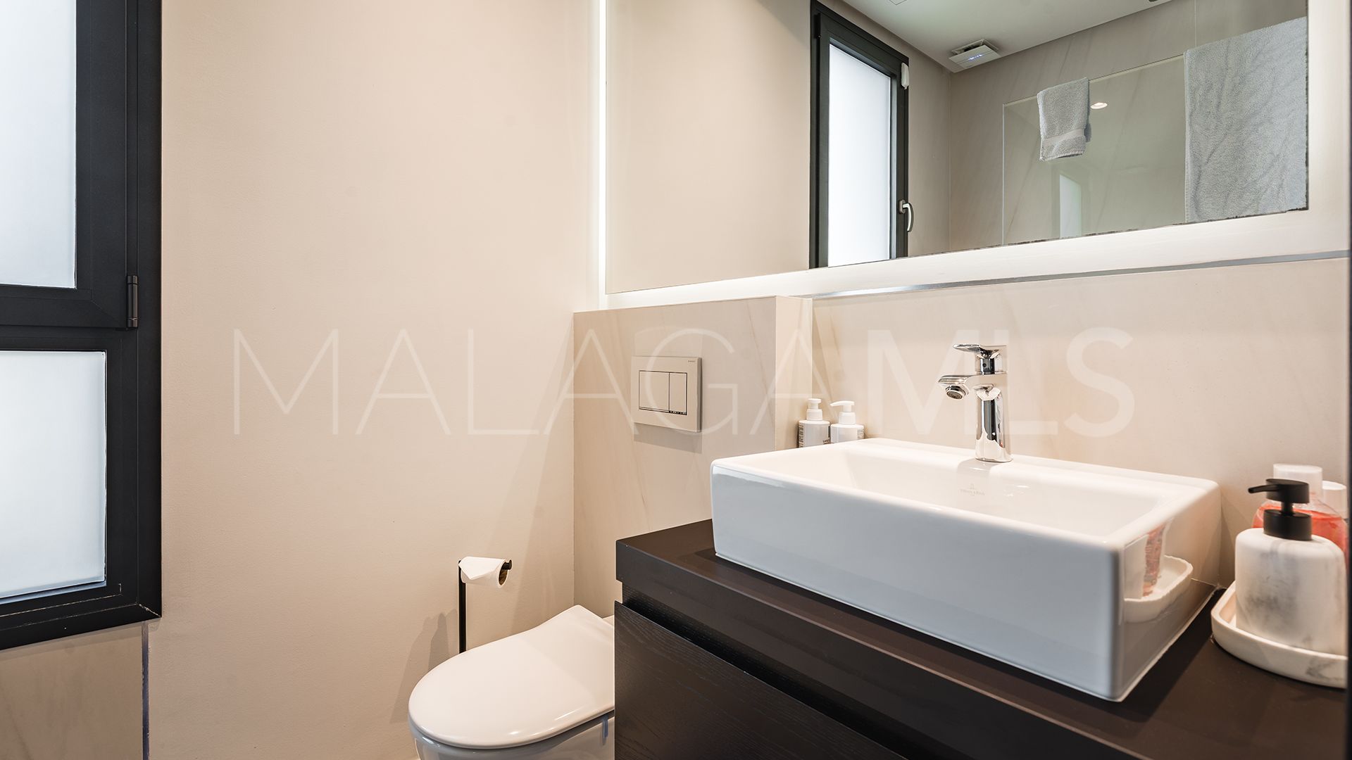 For sale Los Olivos villa with 7 bedrooms