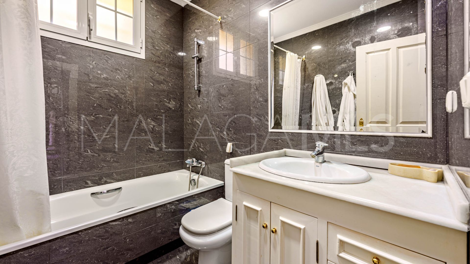 Villa a la venta with 4 bedrooms in Malaga - Este