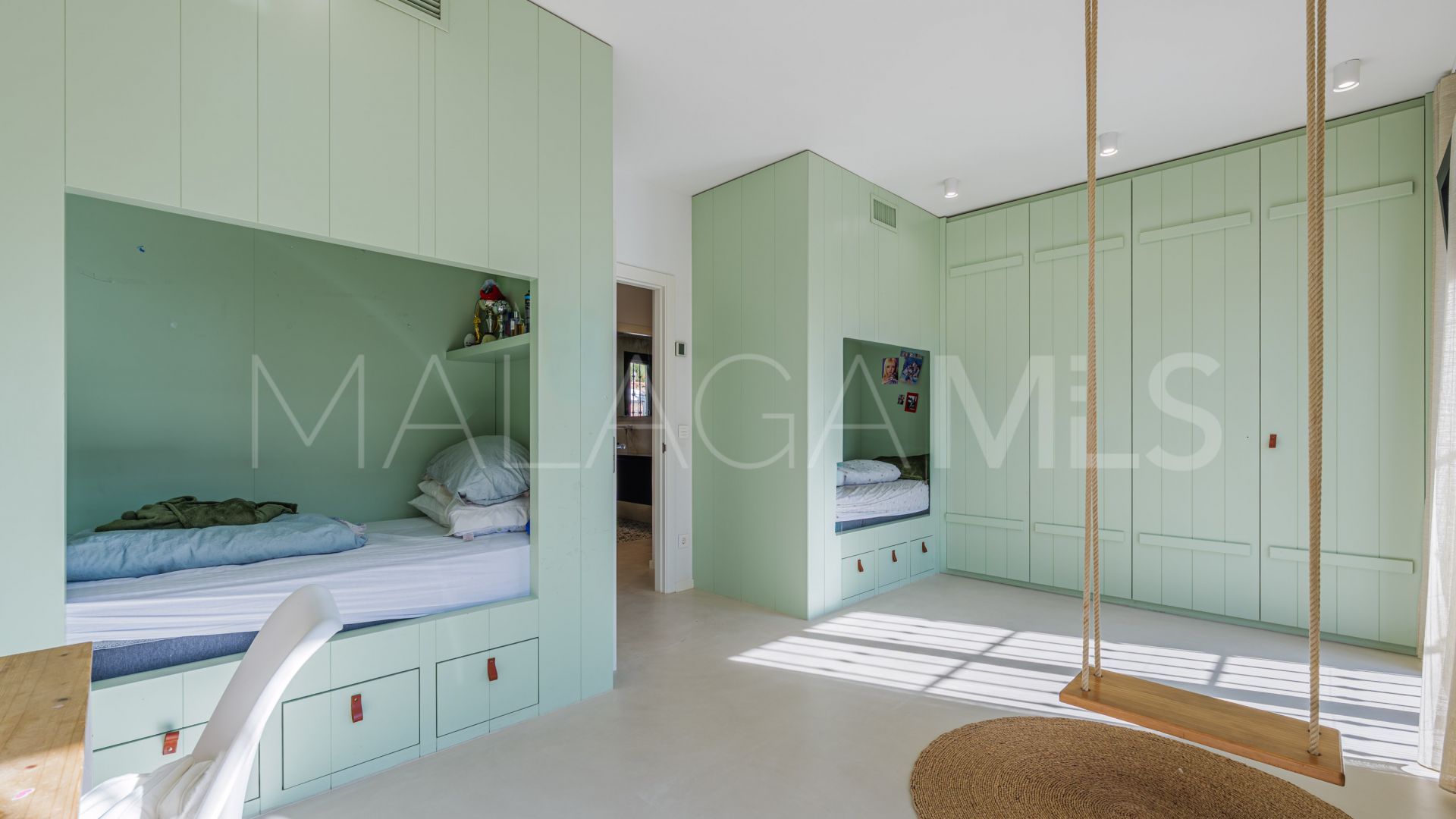 Hus i byn for sale in Pinares de San Antón