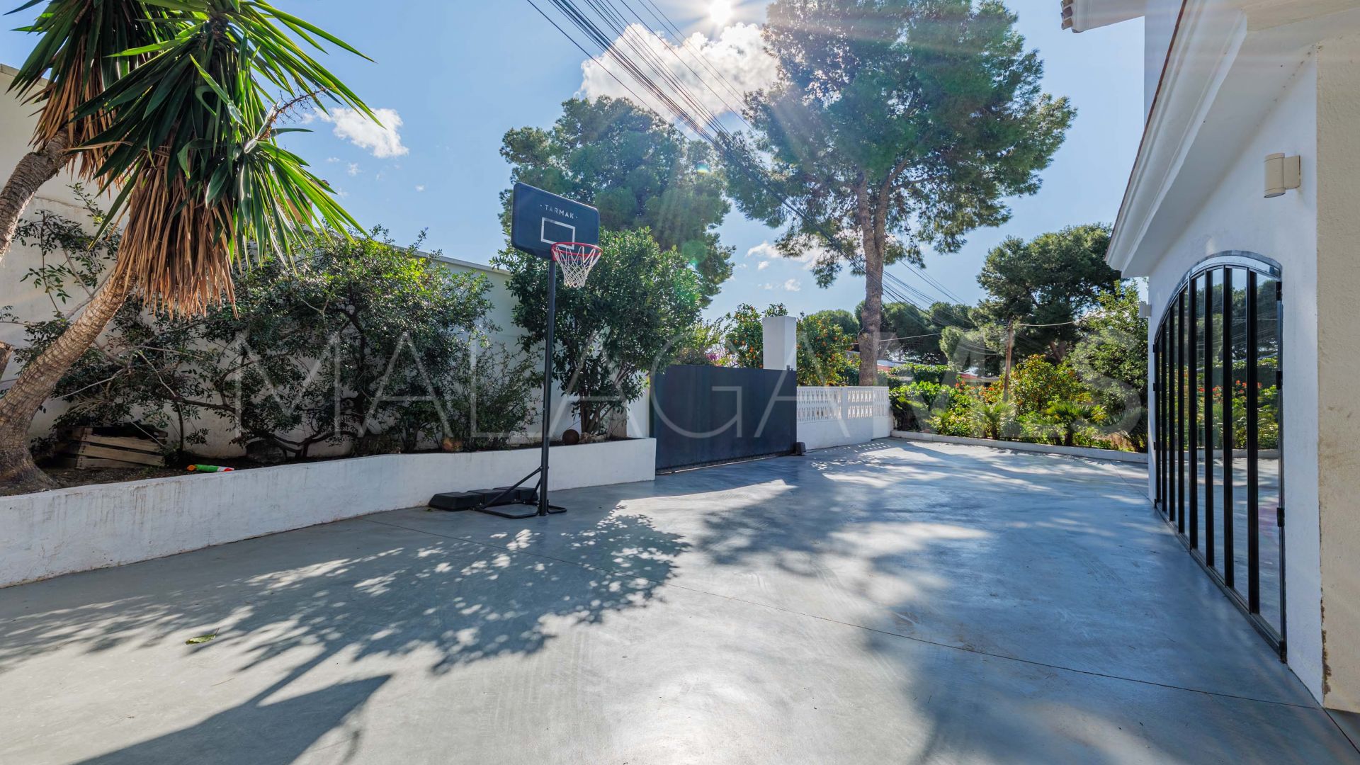 Hus i byn for sale in Pinares de San Antón