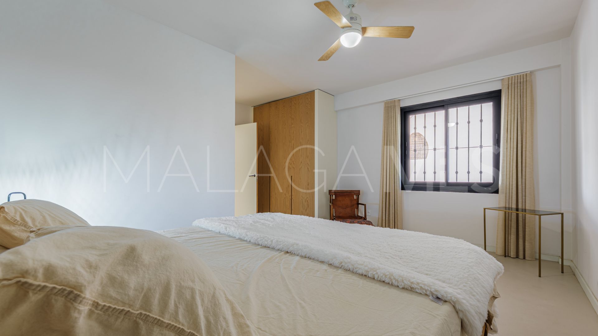 Hus i byn for sale in Pinares de San Antón