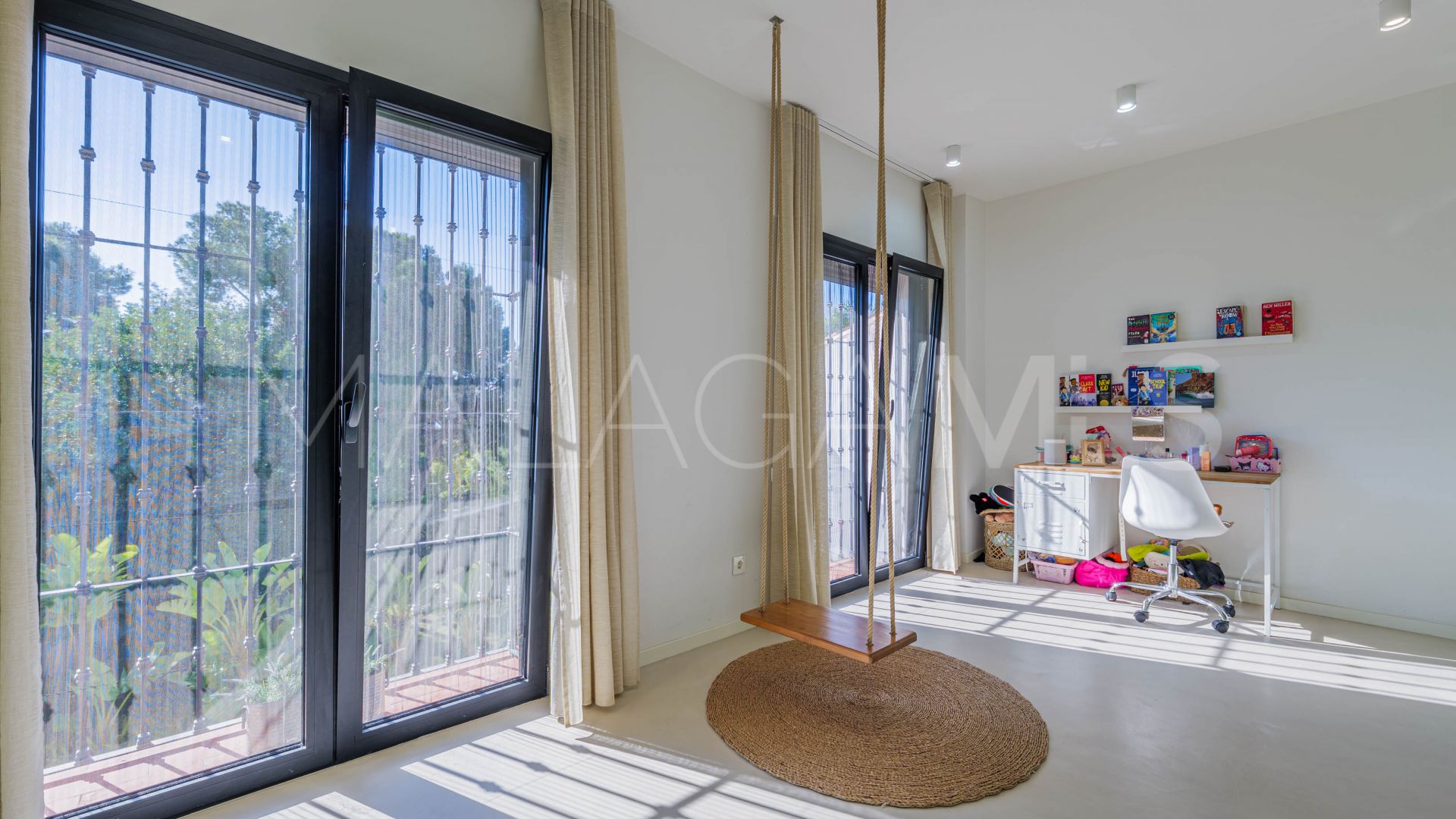 Hus i byn for sale in Pinares de San Antón