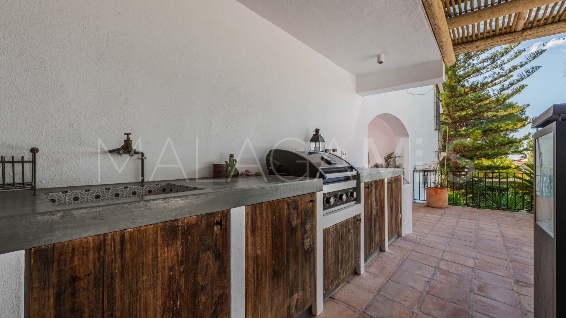 Hus i byn for sale in Pinares de San Antón