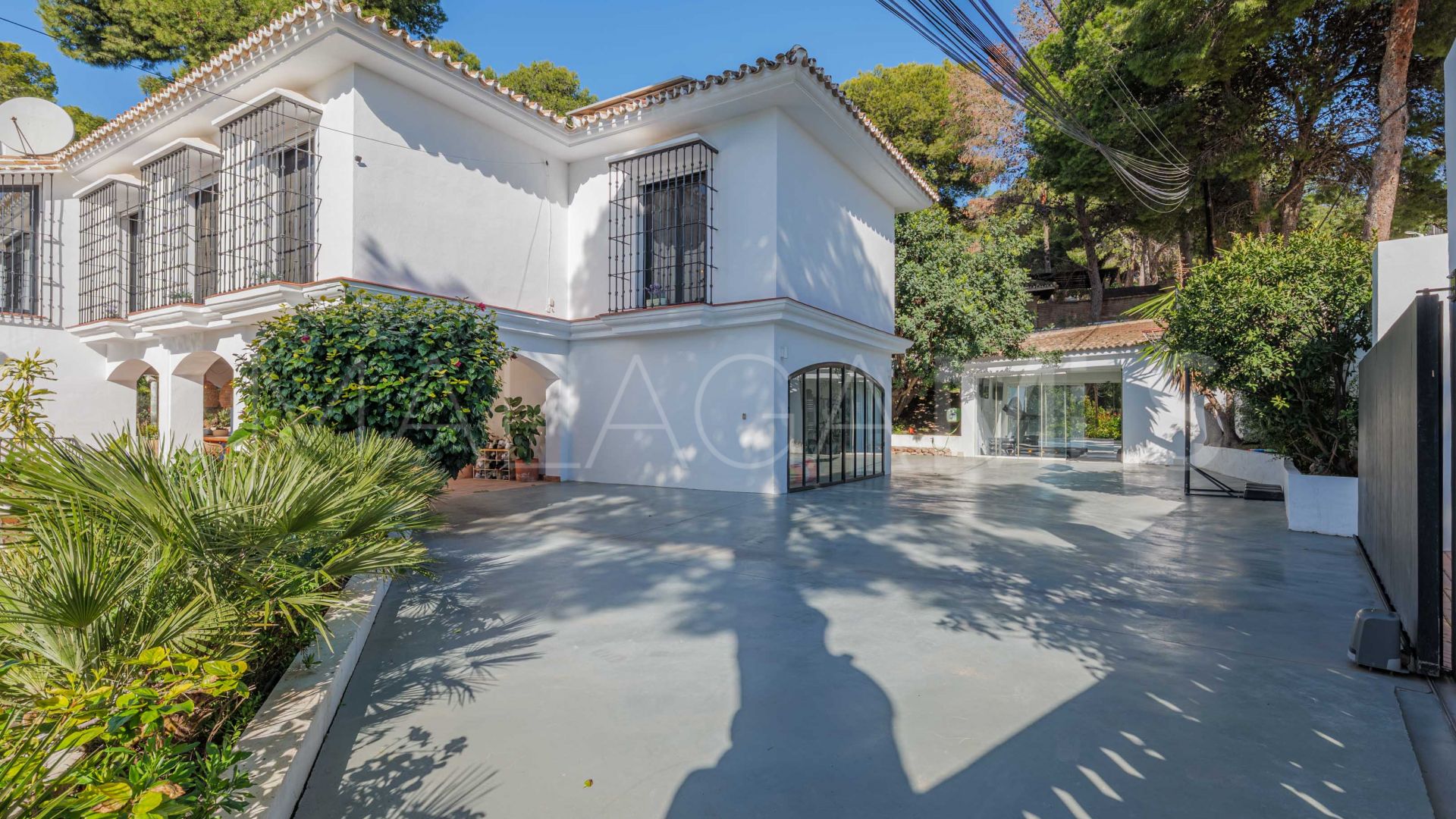 Hus i byn for sale in Pinares de San Antón