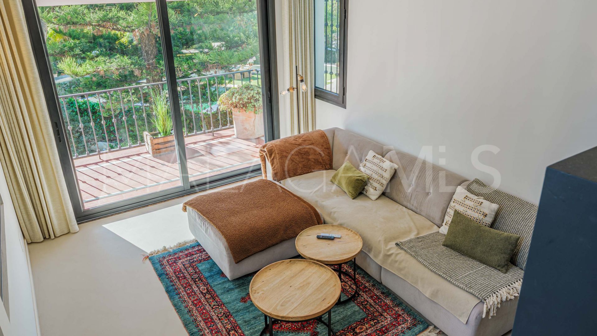 Hus i byn for sale in Pinares de San Antón