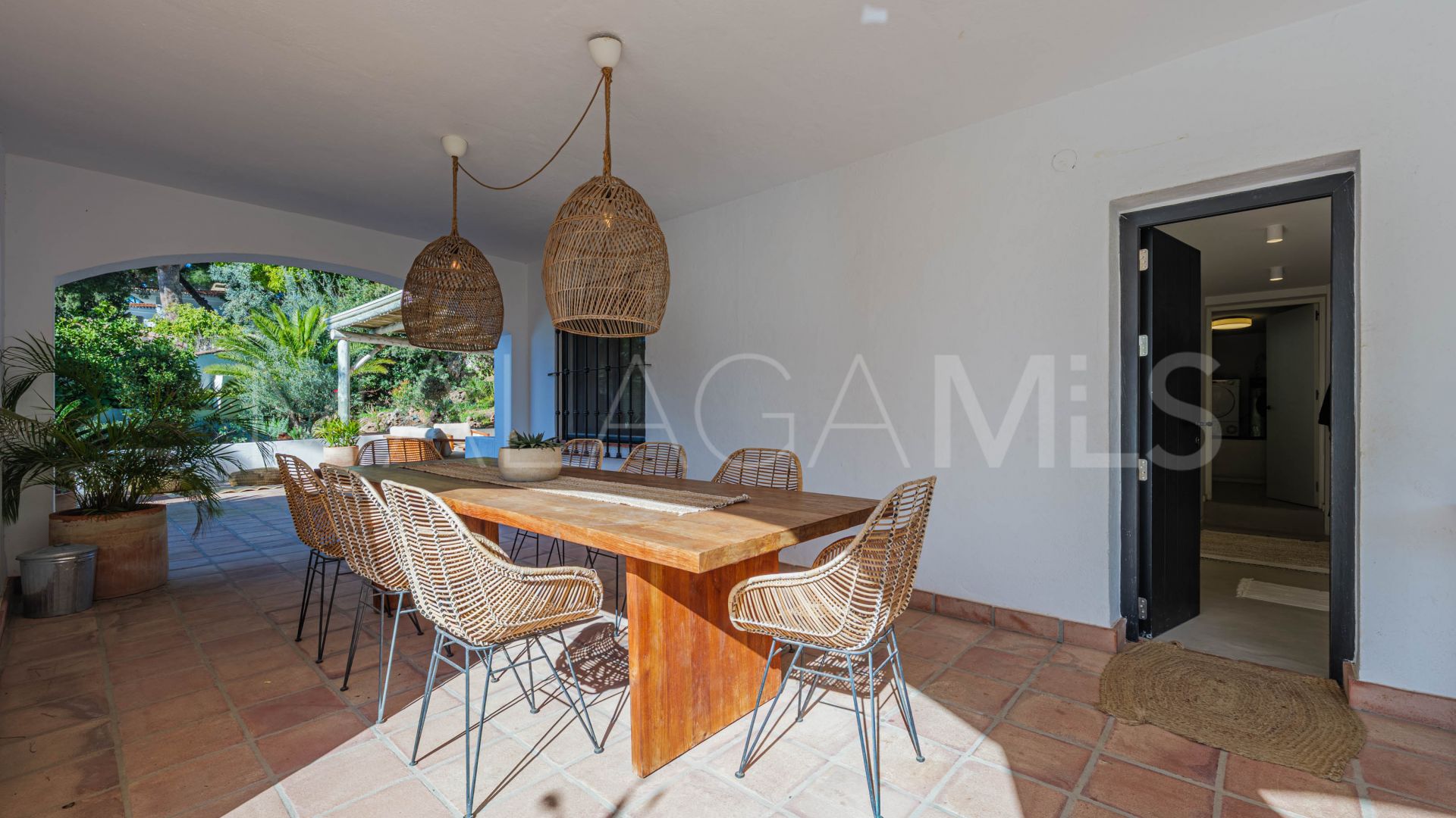 Hus i byn for sale in Pinares de San Antón