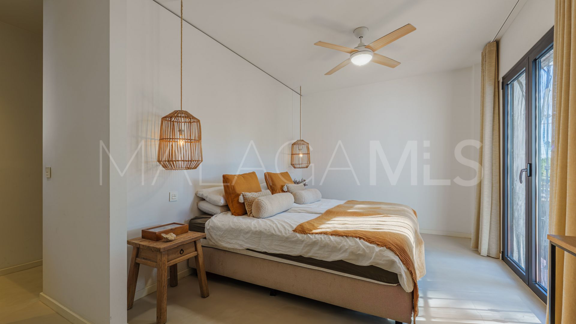 Hus i byn for sale in Pinares de San Antón