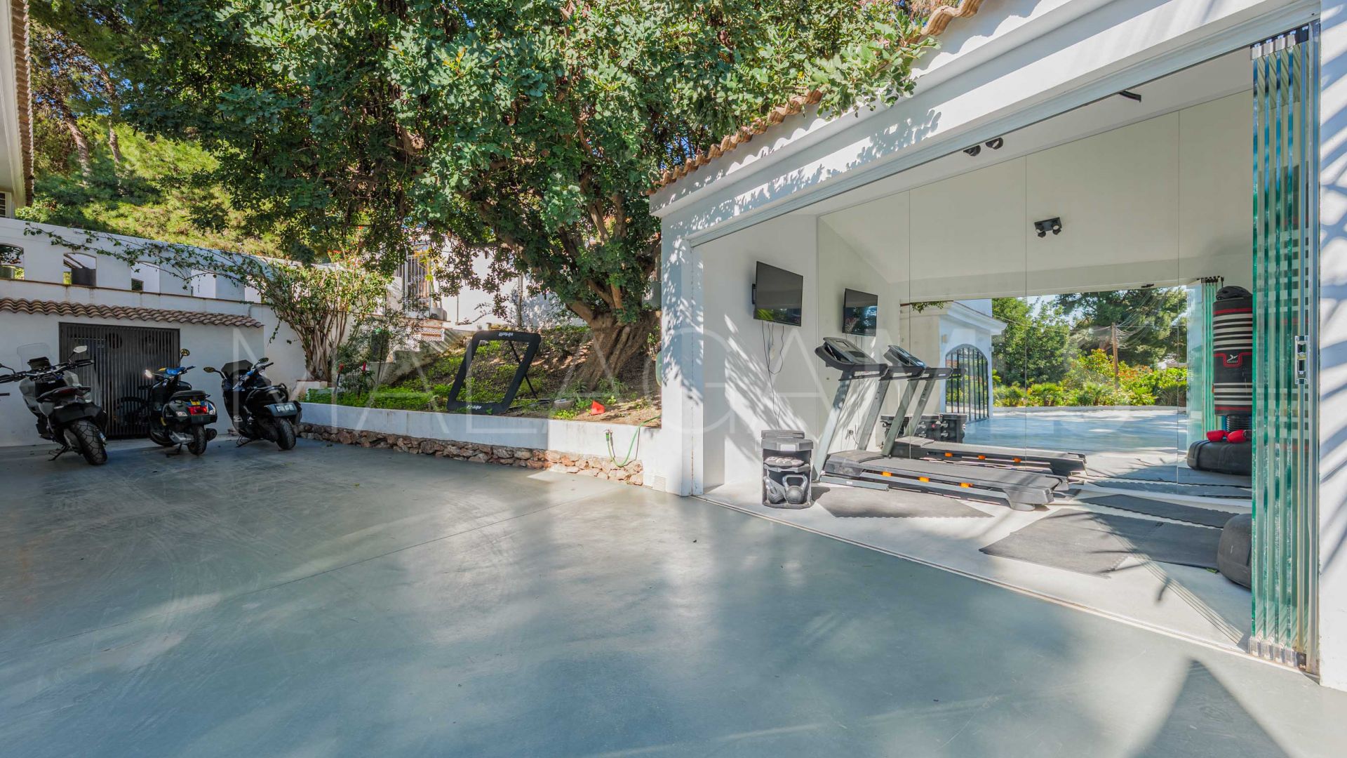 Hus i byn for sale in Pinares de San Antón