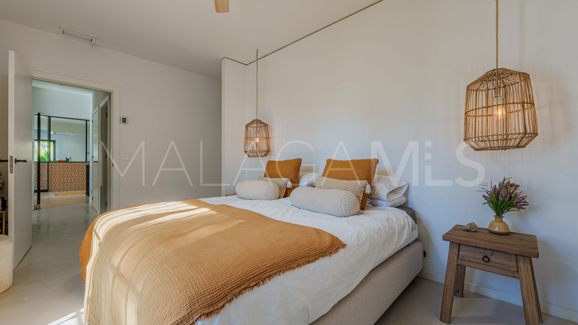 Hus i byn for sale in Pinares de San Antón