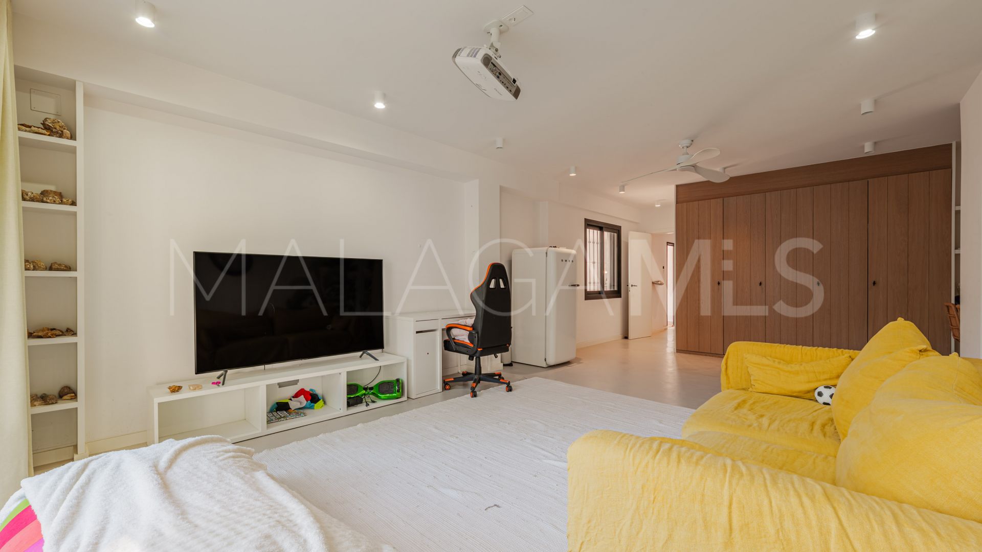 Hus i byn for sale in Pinares de San Antón