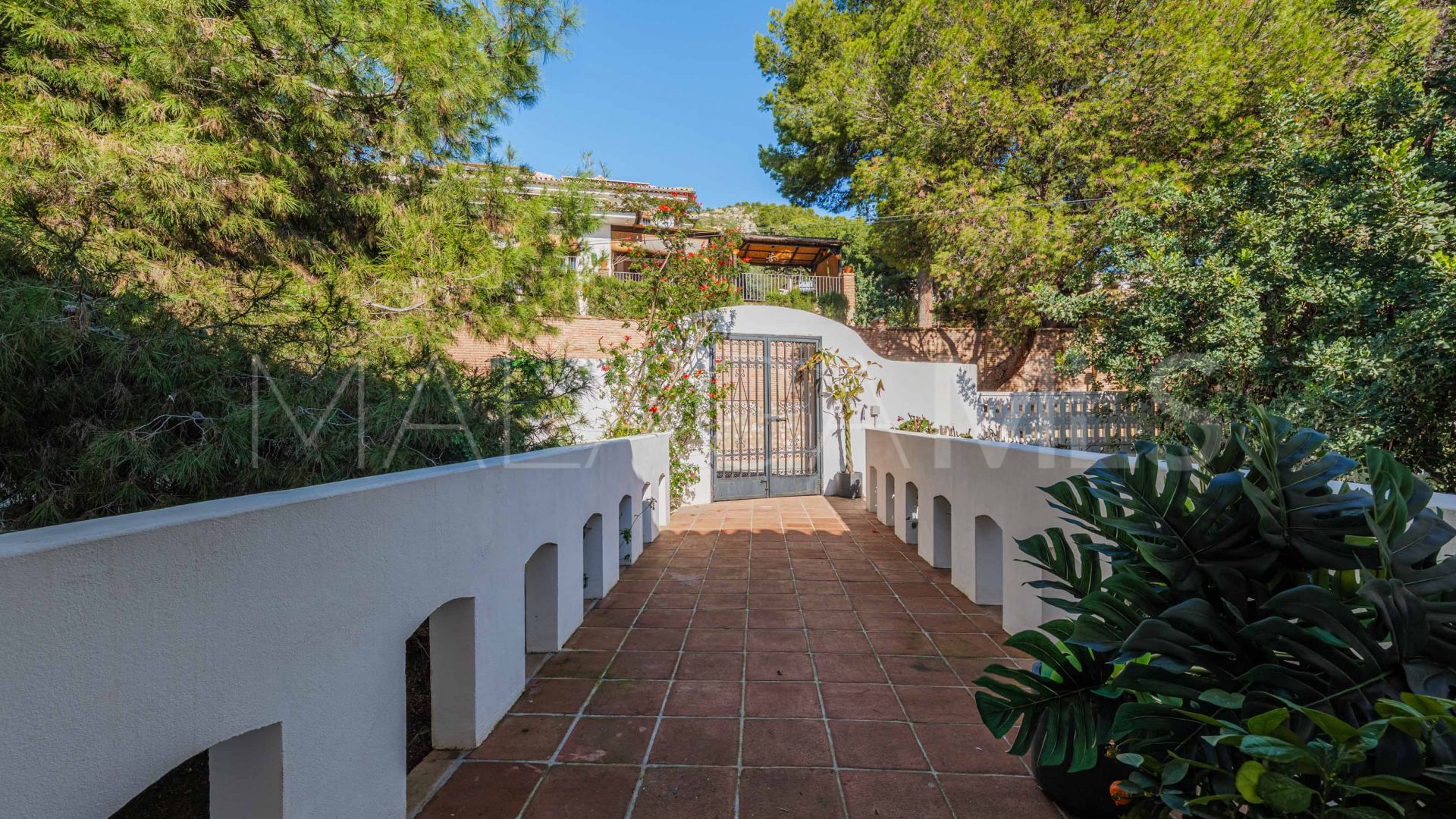 Hus i byn for sale in Pinares de San Antón