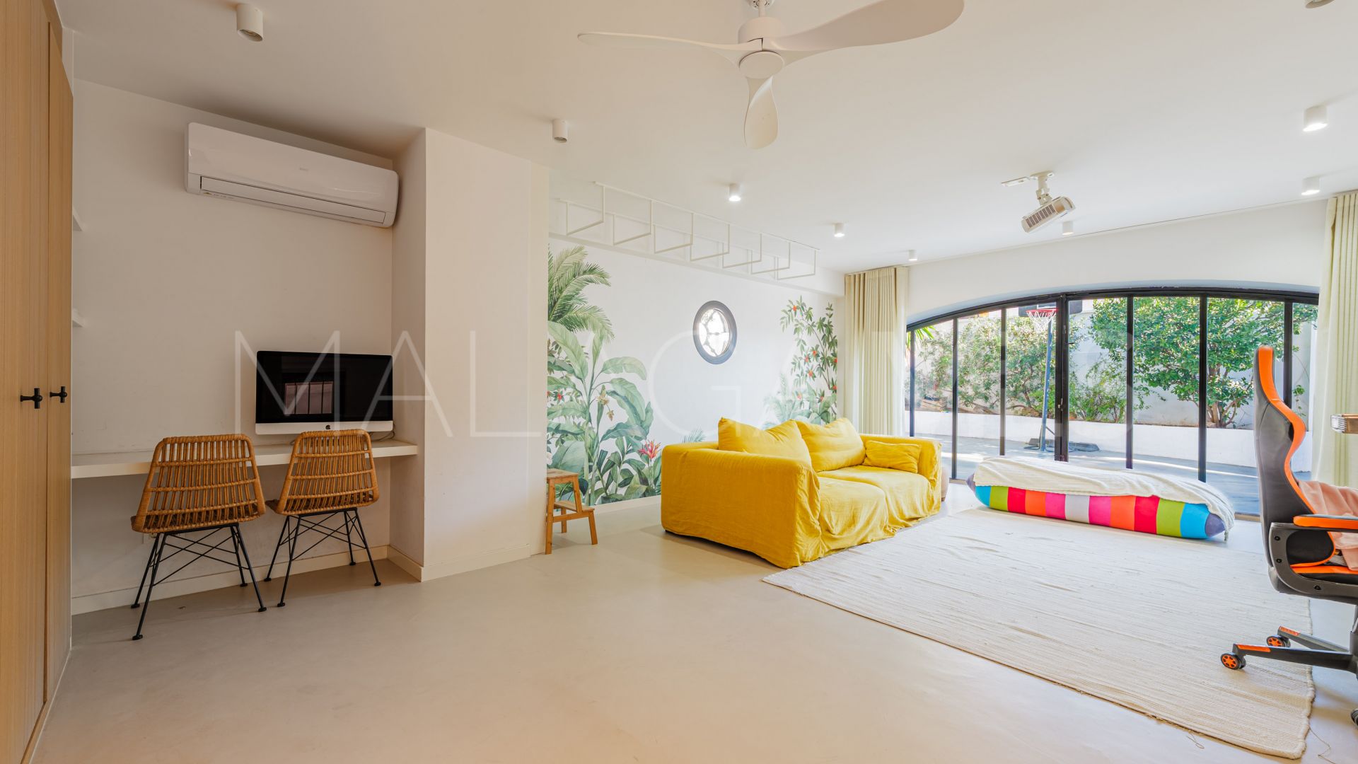 Hus i byn for sale in Pinares de San Antón