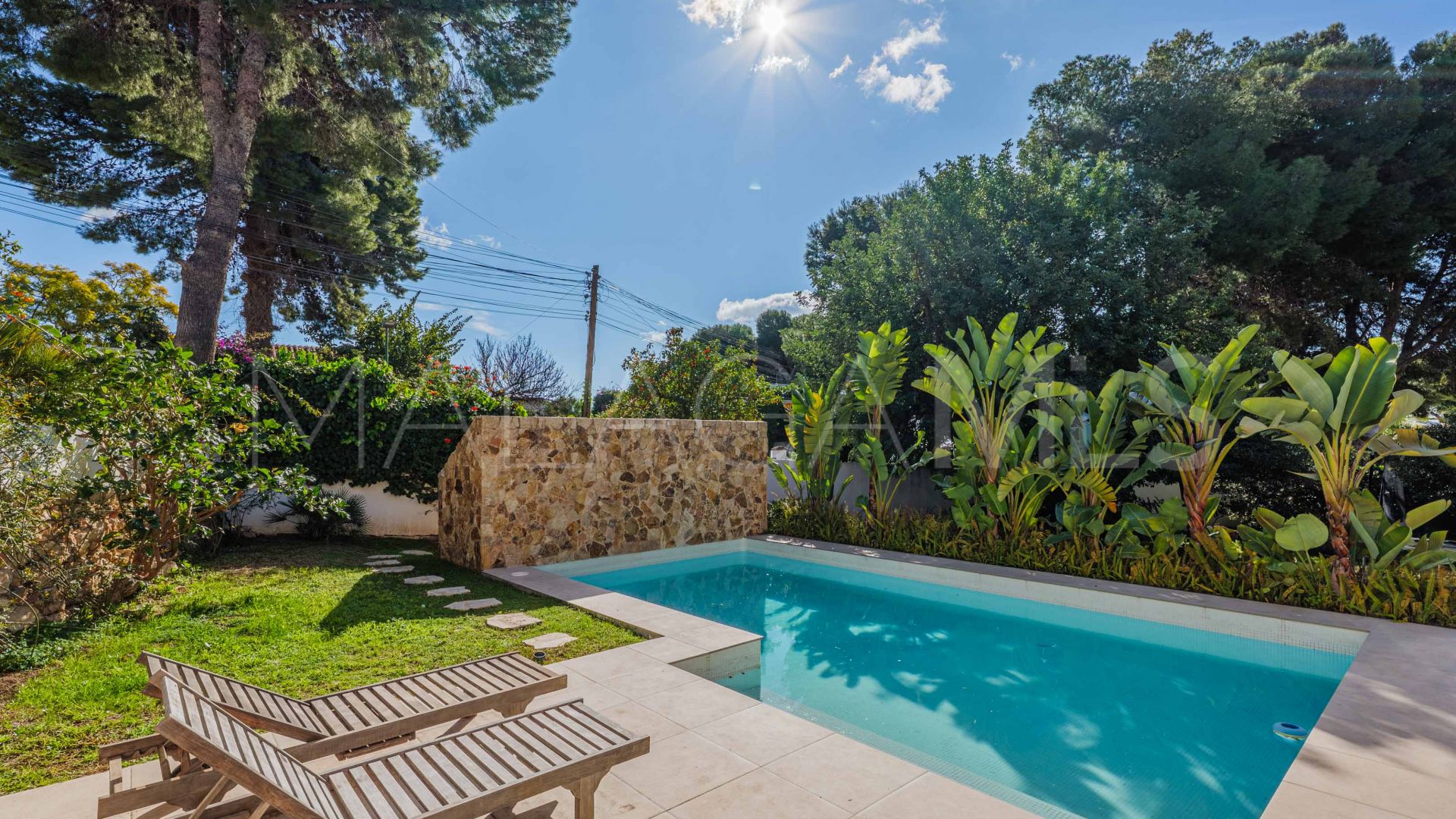 Hus i byn for sale in Pinares de San Antón