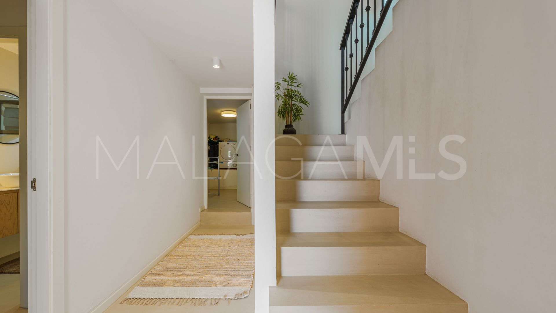 Hus i byn for sale in Pinares de San Antón