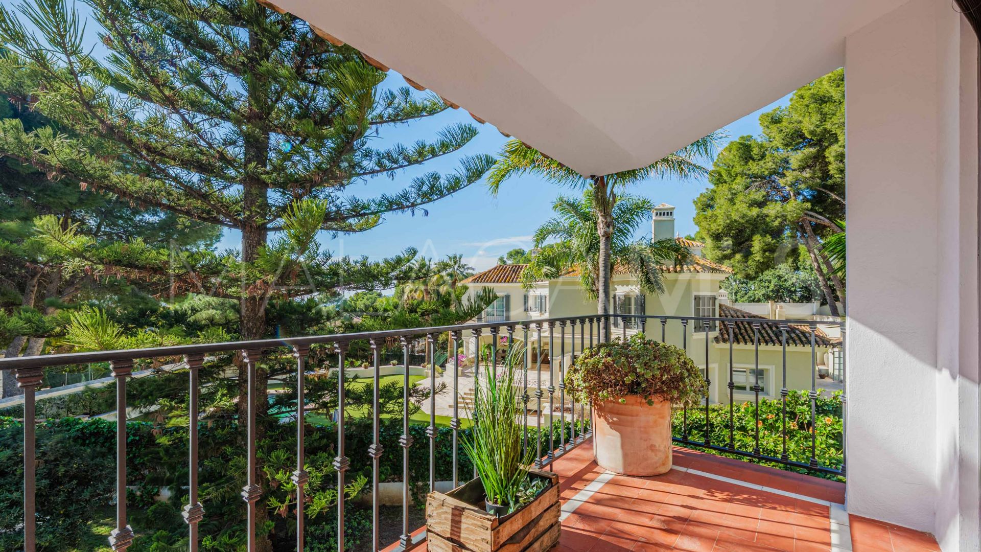 Hus i byn for sale in Pinares de San Antón