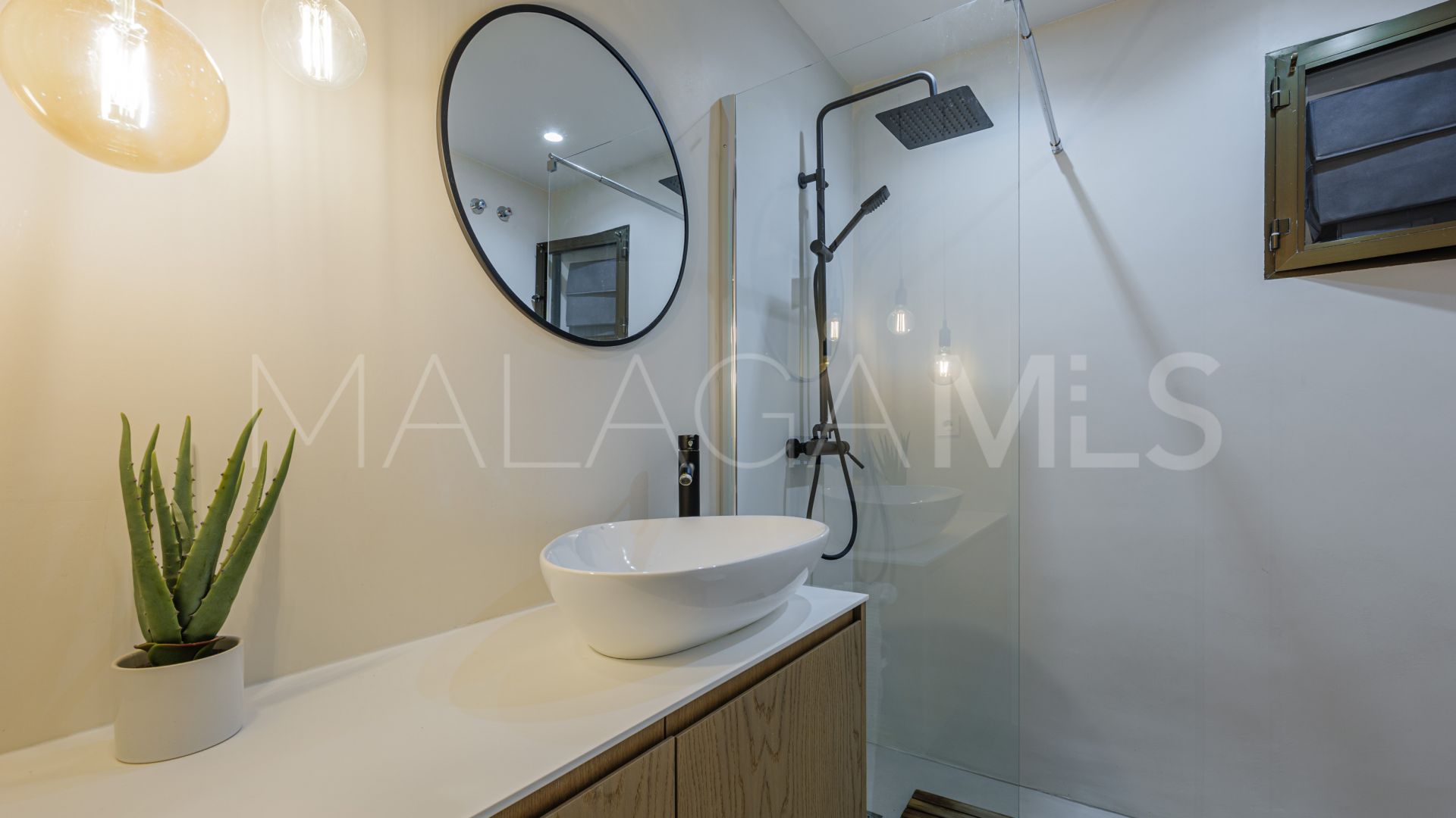 Hus i byn for sale in Pinares de San Antón