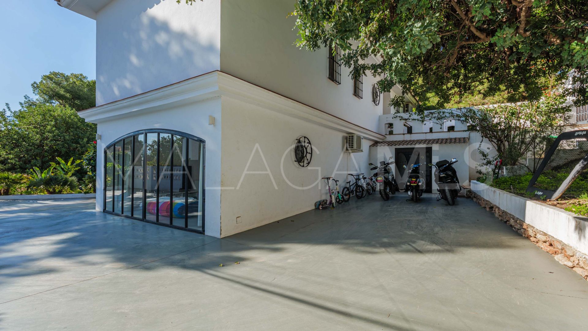 Hus i byn for sale in Pinares de San Antón