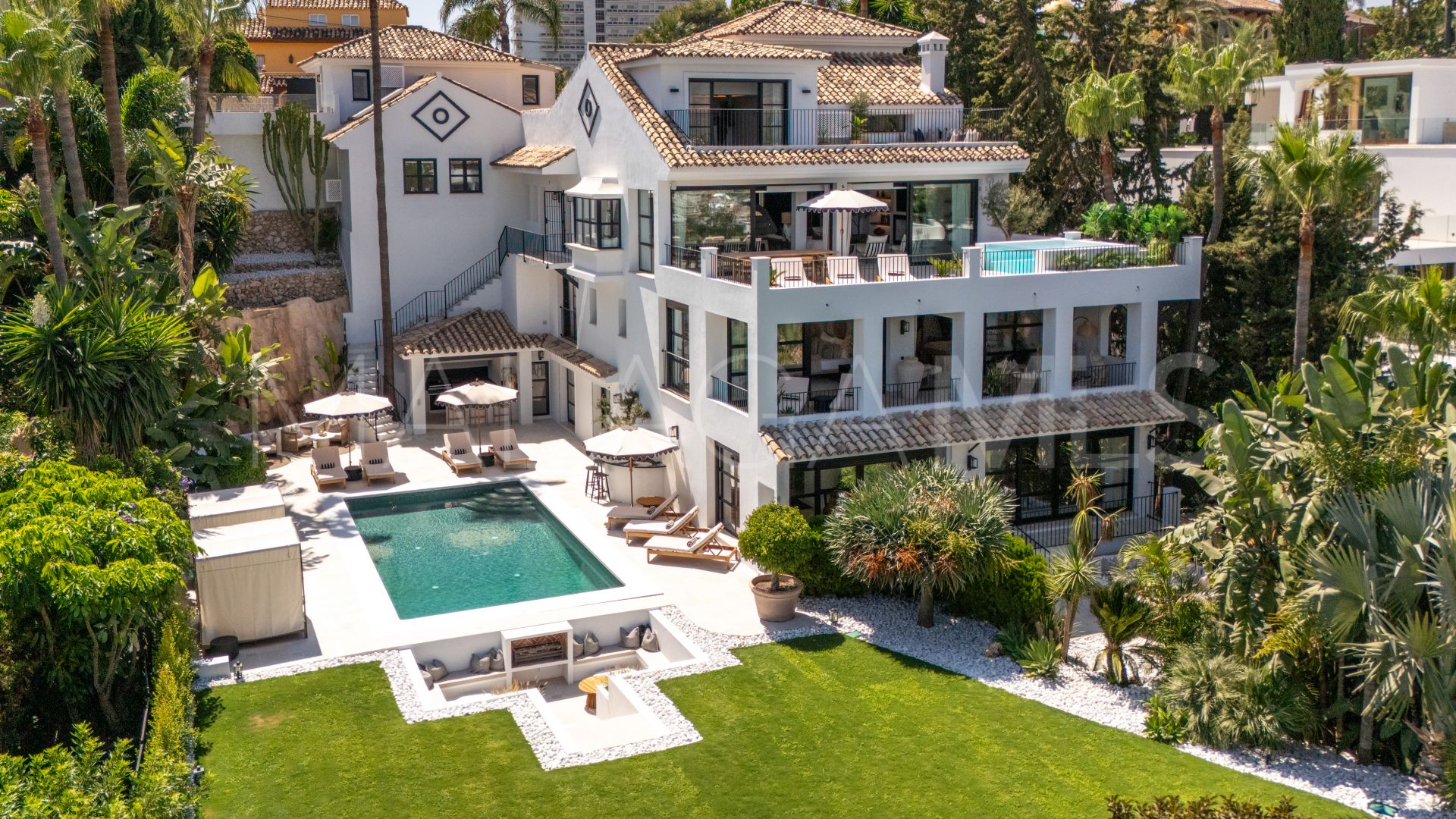 Villa for sale in Las Brisas