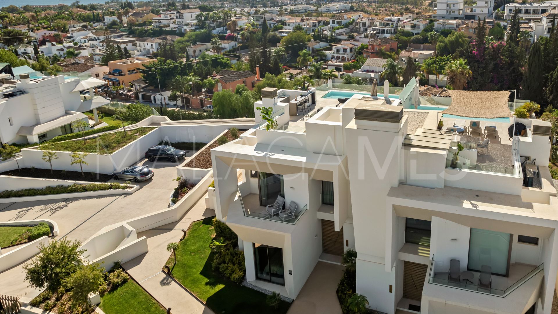 Villa jumelée for sale in Nueva Andalucia