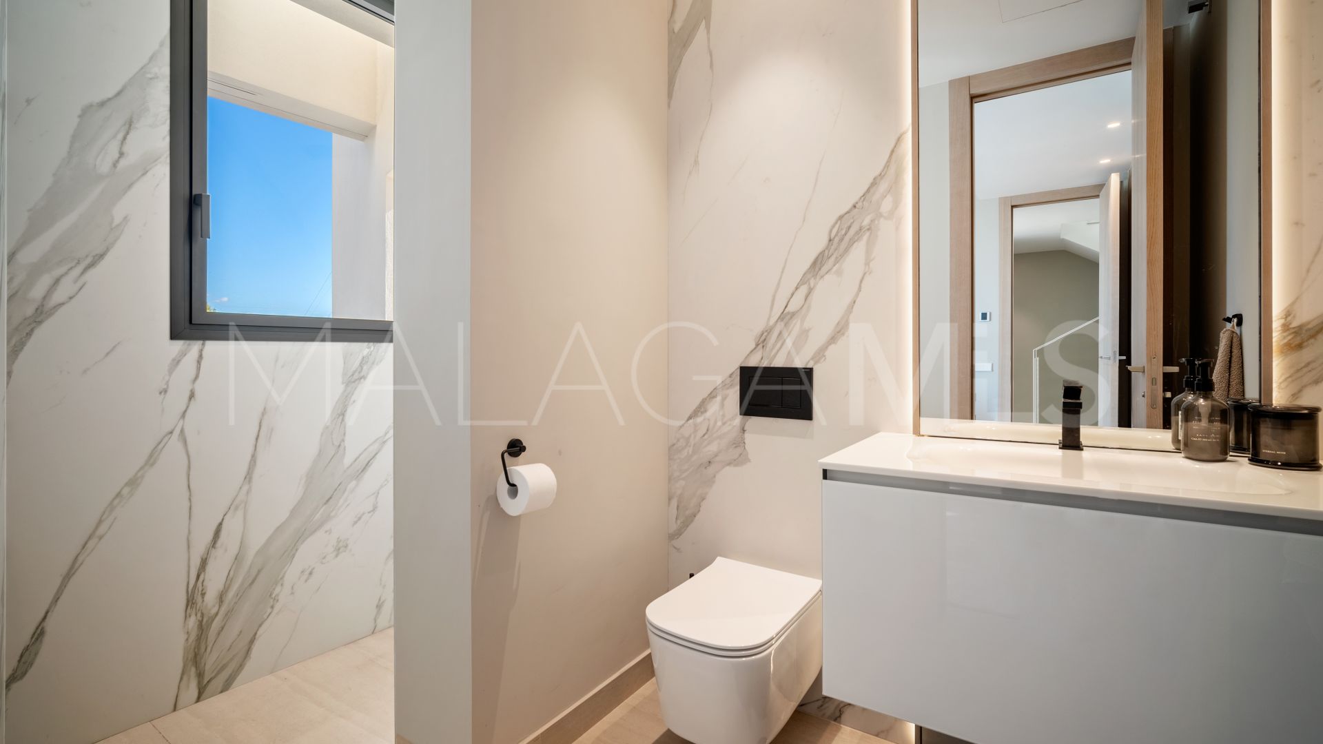 Villa jumelée for sale in Nueva Andalucia