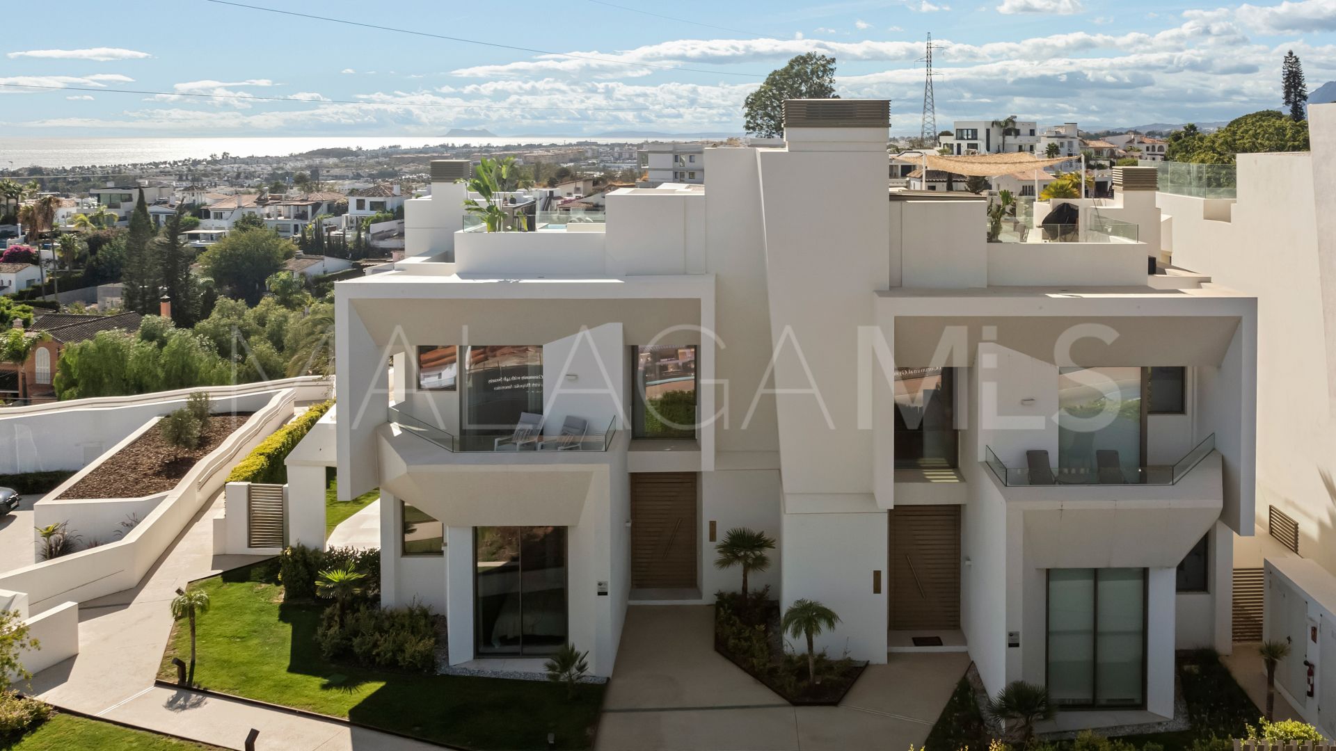 Villa jumelée for sale in Nueva Andalucia
