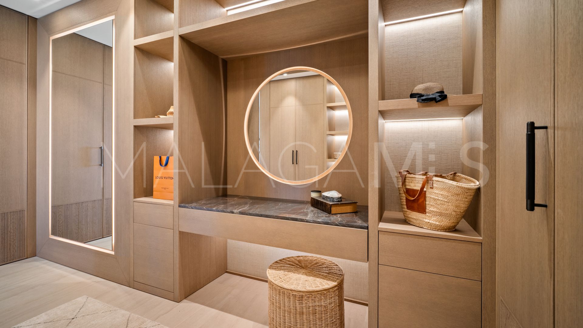 Villa jumelée for sale in Nueva Andalucia