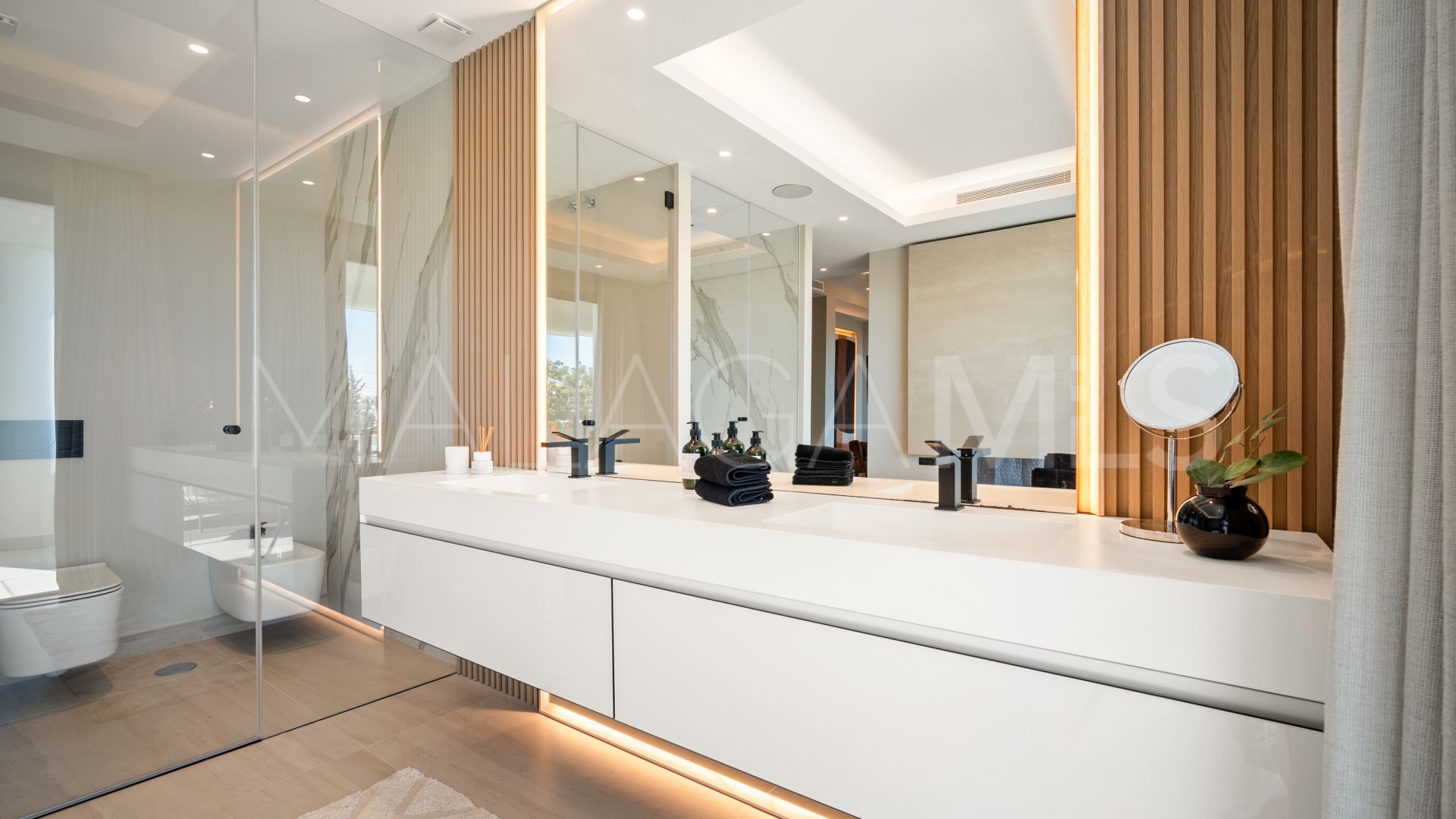 Villa jumelée for sale in Nueva Andalucia