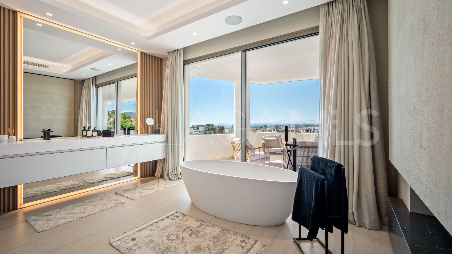 Villa jumelée for sale in Nueva Andalucia