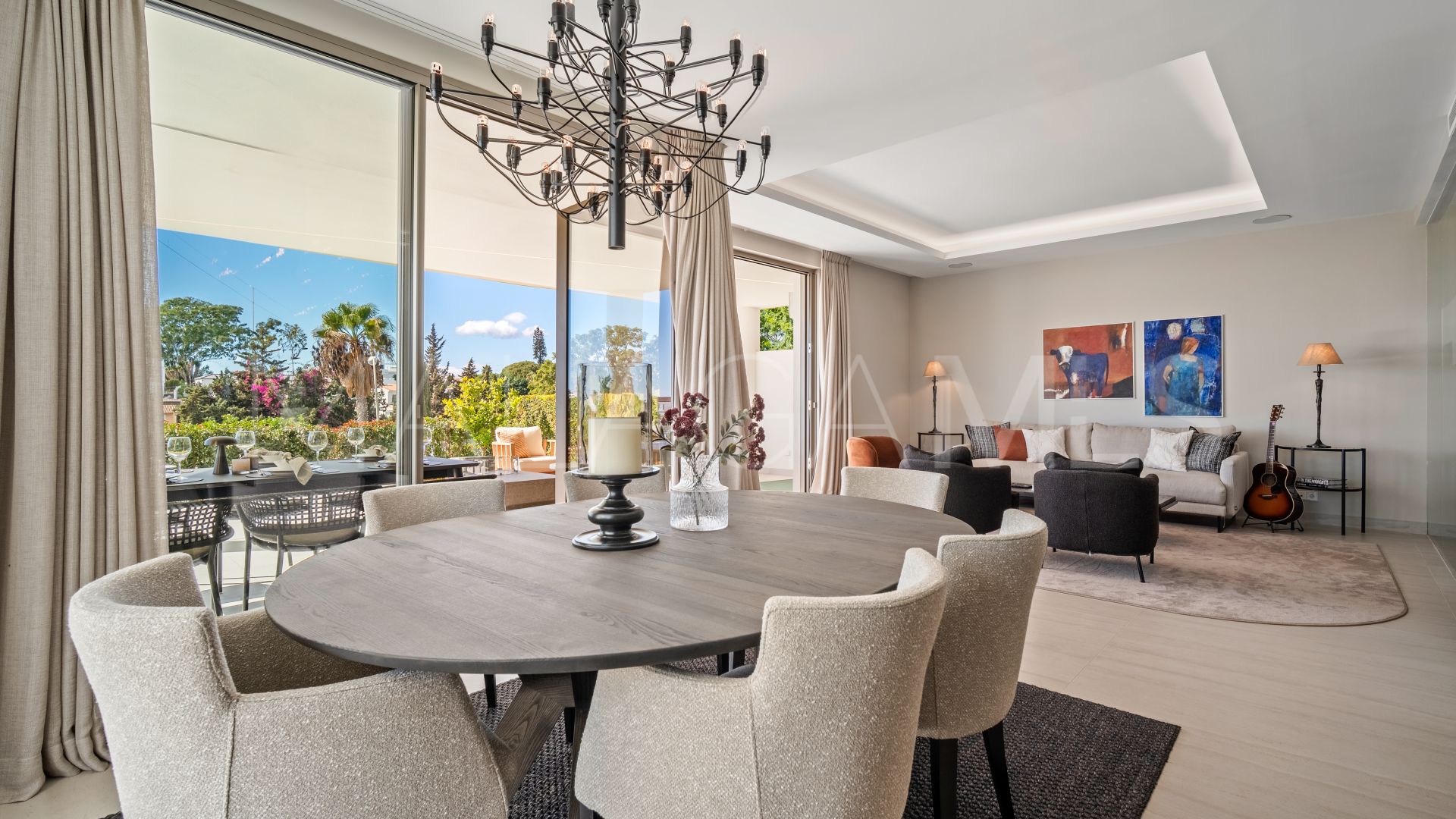 Villa jumelée for sale in Nueva Andalucia