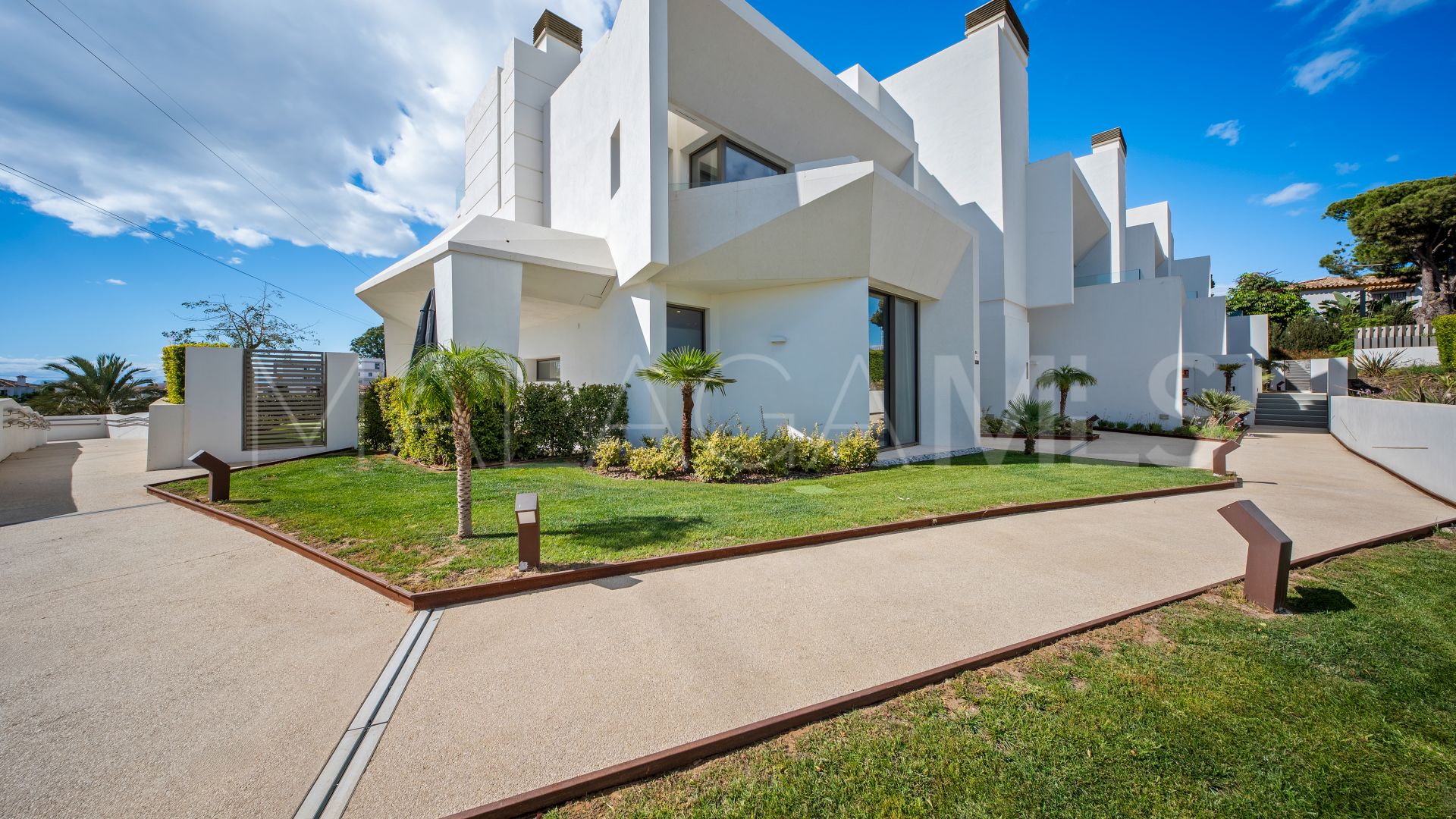 Villa jumelée for sale in Nueva Andalucia