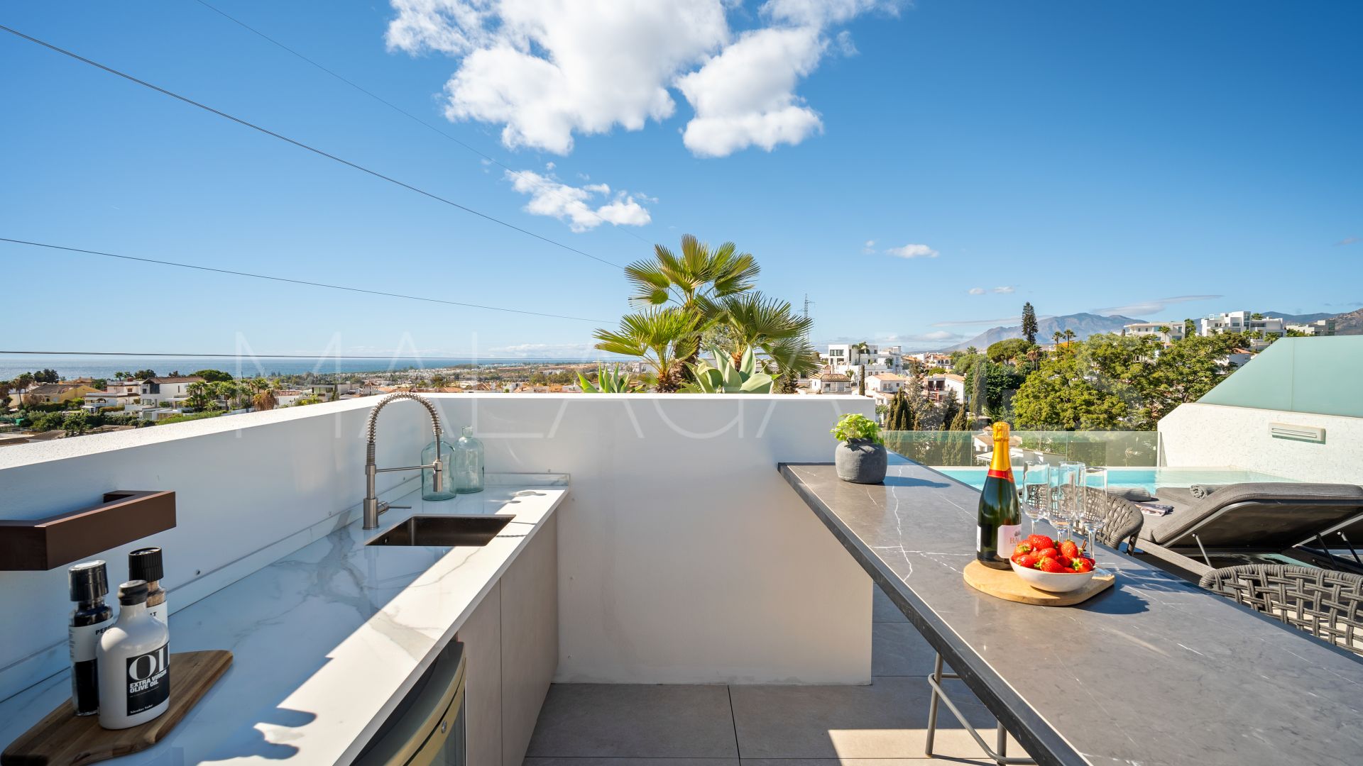 Villa jumelée for sale in Nueva Andalucia